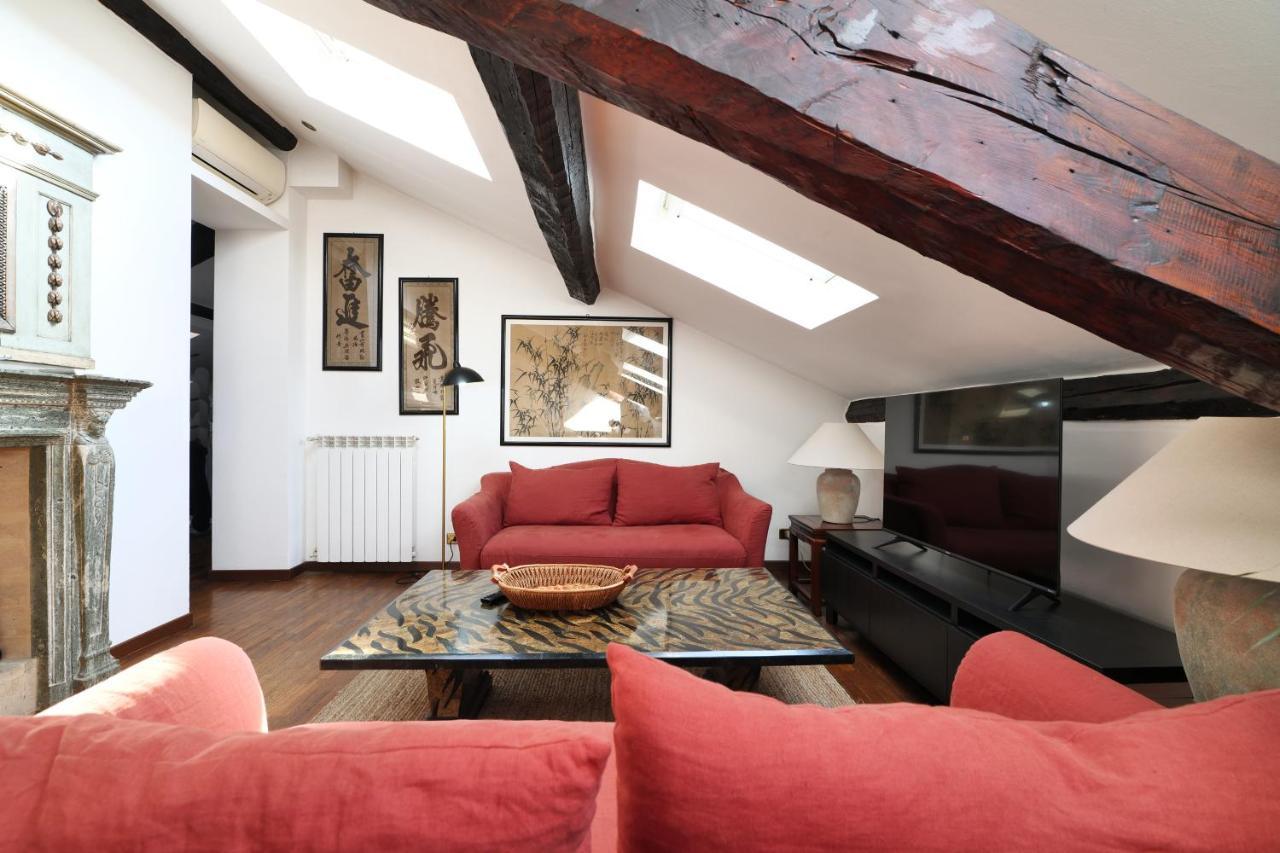 Elegant P.venezia Attic Mailand