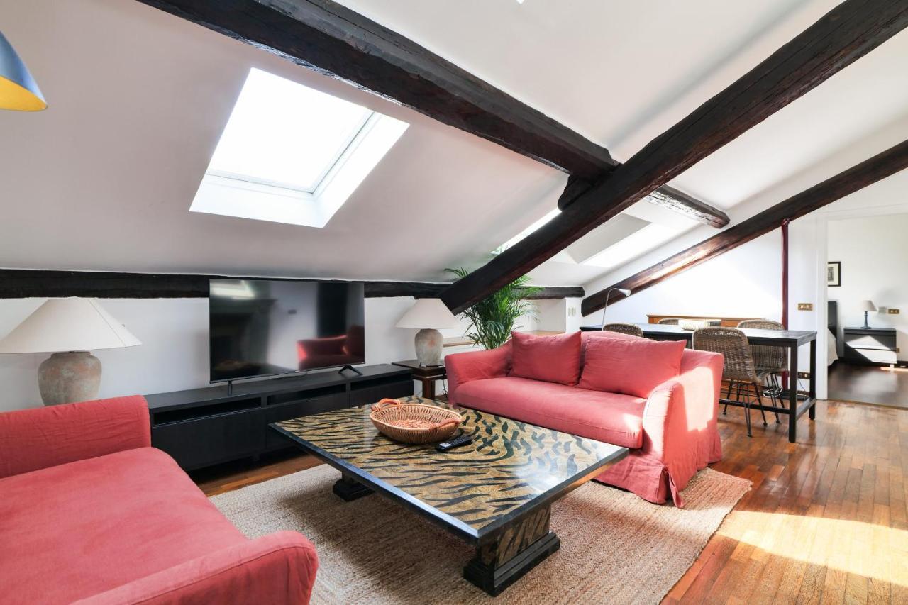 Elegant P.venezia Attic Mailand