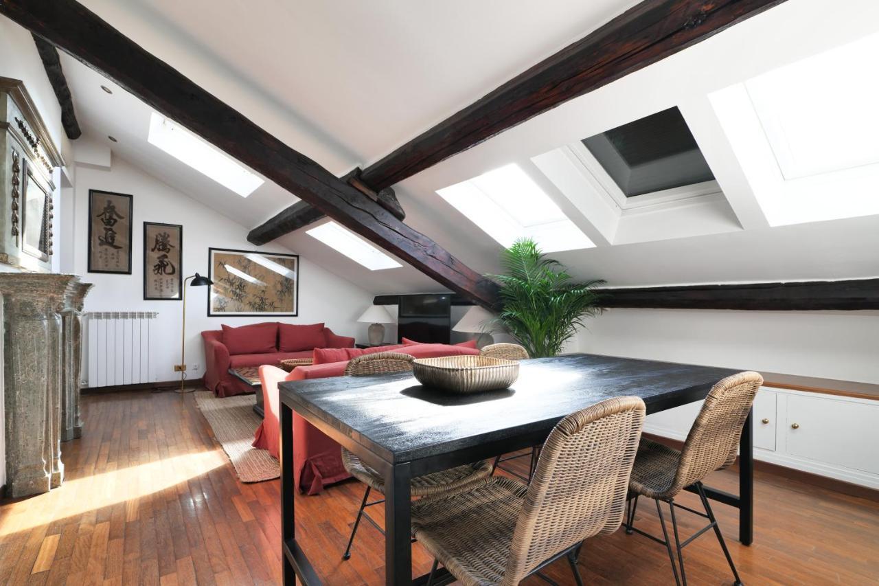Elegant P.venezia Attic *