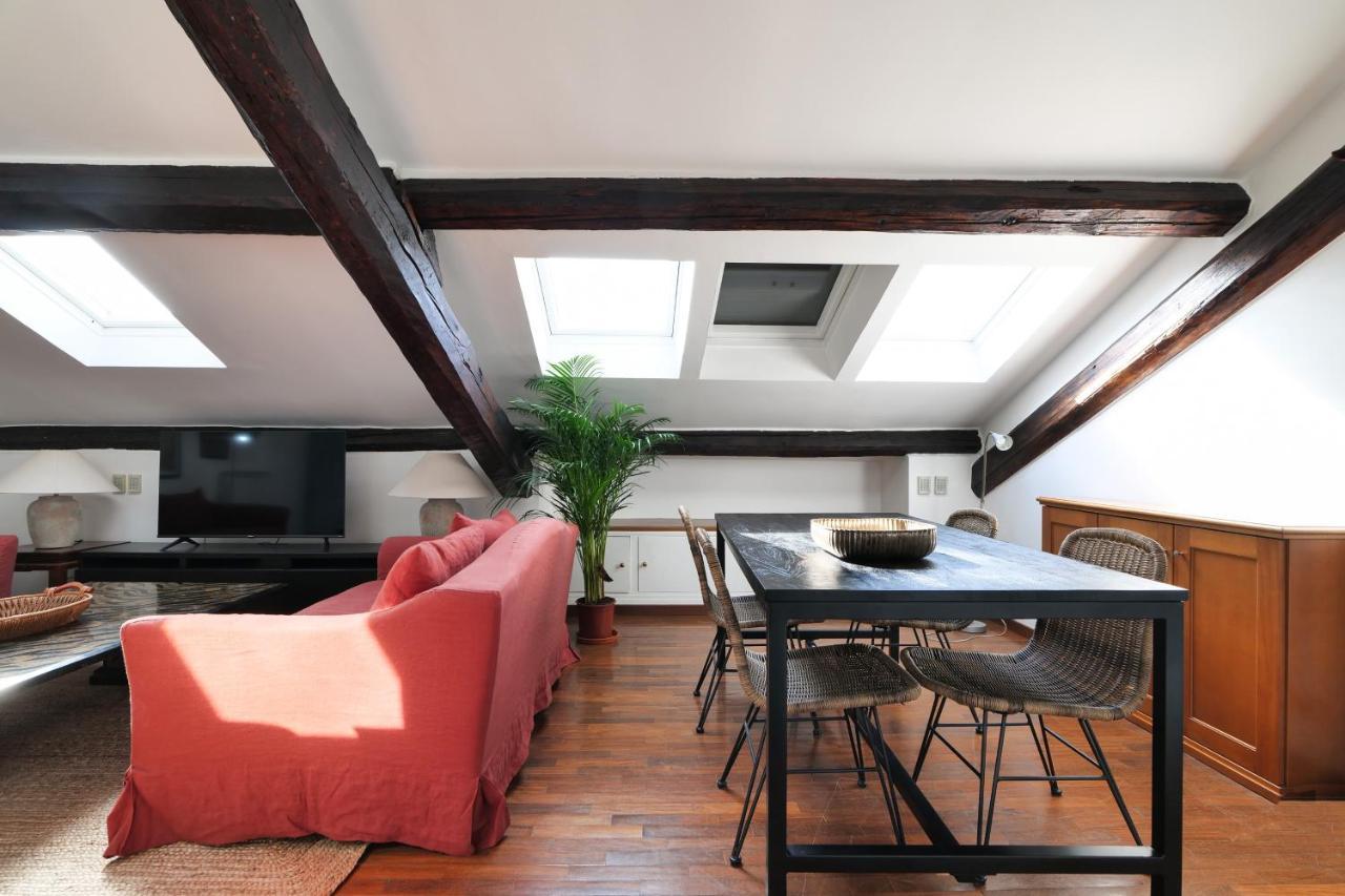 Elegant P.venezia Attic Mailand