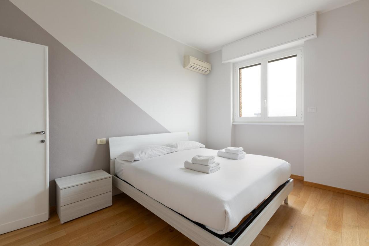 Famagosta Balcony Mailand