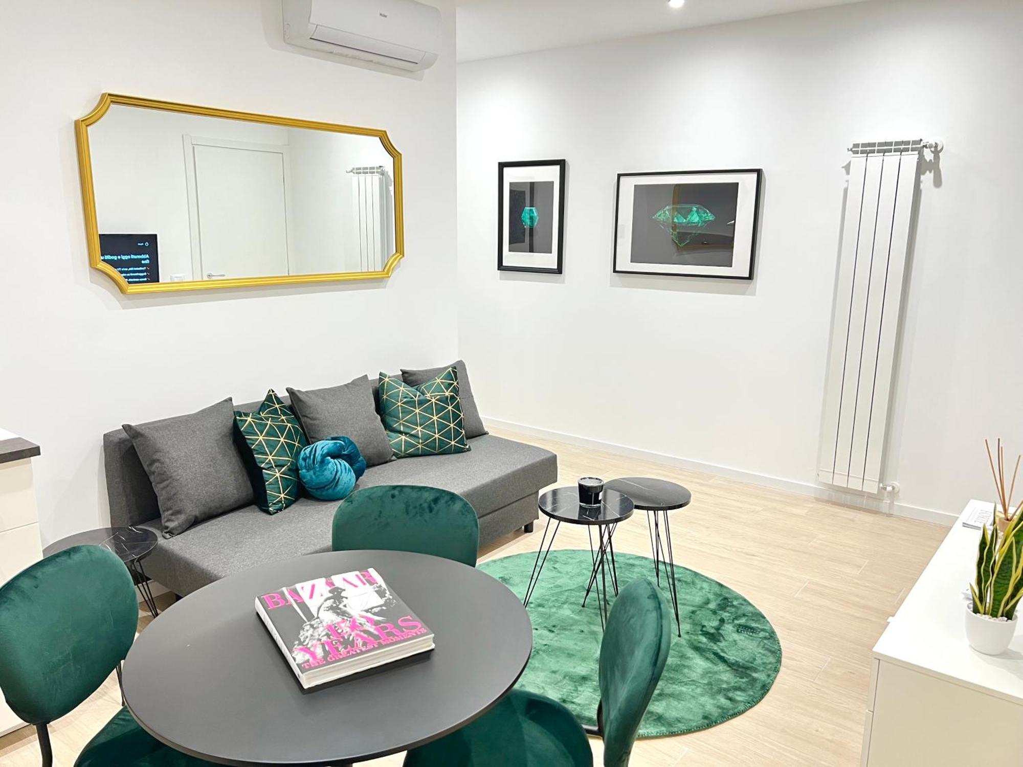 The Boutique - Hebrew Quarter Mailand