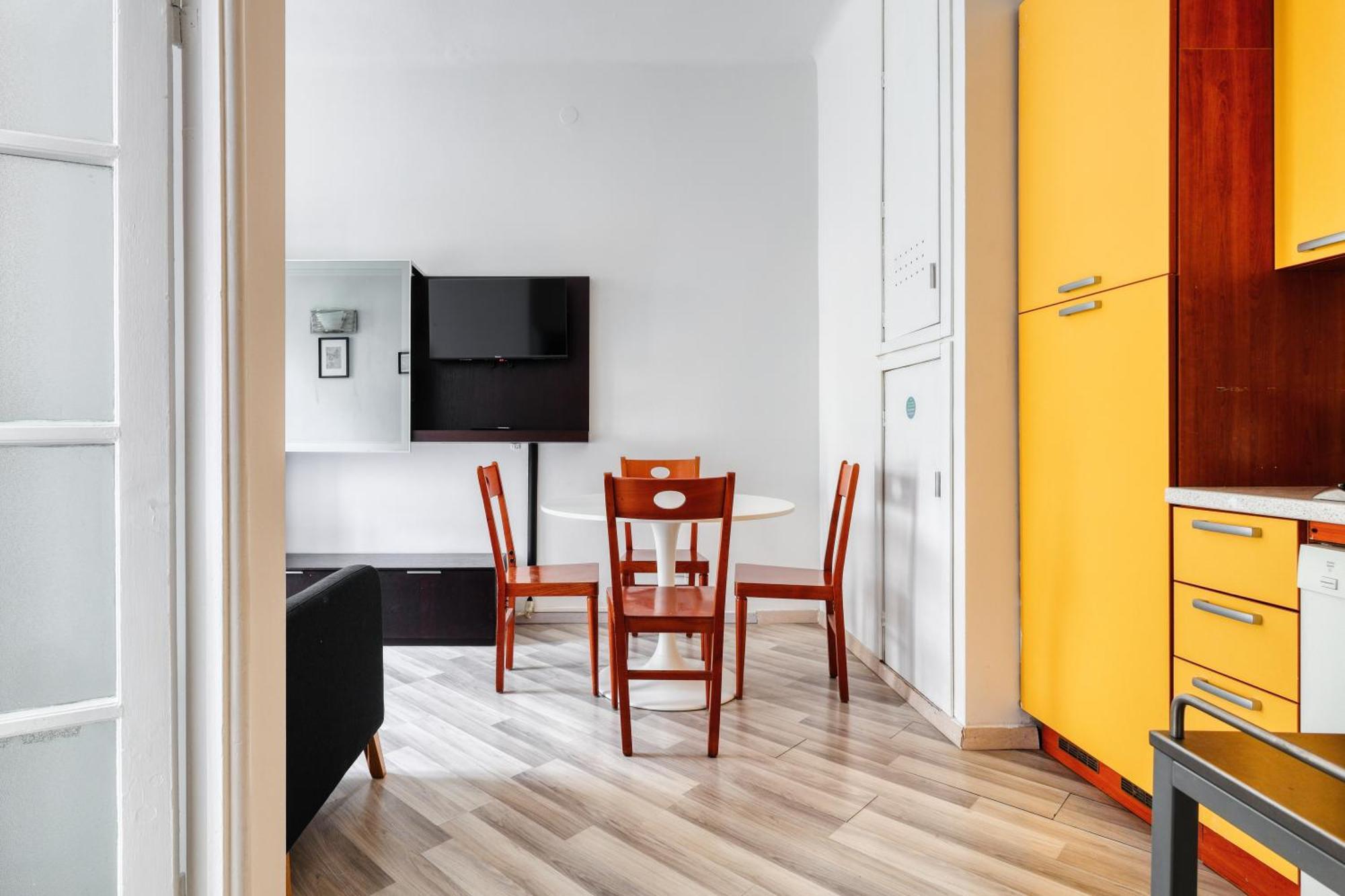 Joivy Stylish 2-bed Flat, Easy Access To Centre Apartment *