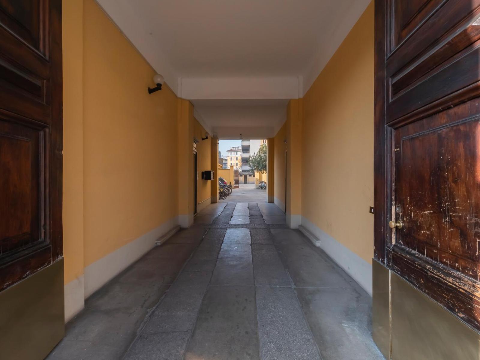 Ihost - Stendhal 49 * Mailand