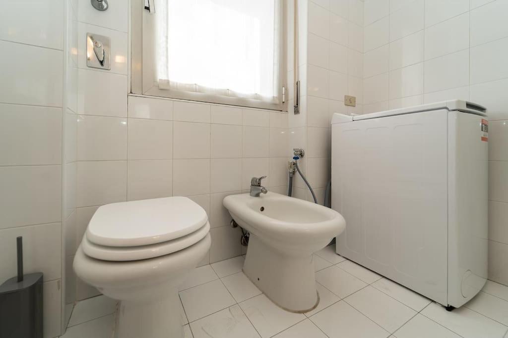 5 Giornate Apt Con Terrazzo E Garage Privato Apartamento