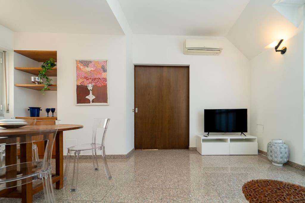 5 Giornate Apt Con Terrazzo E Garage Privato Apartamento Milão