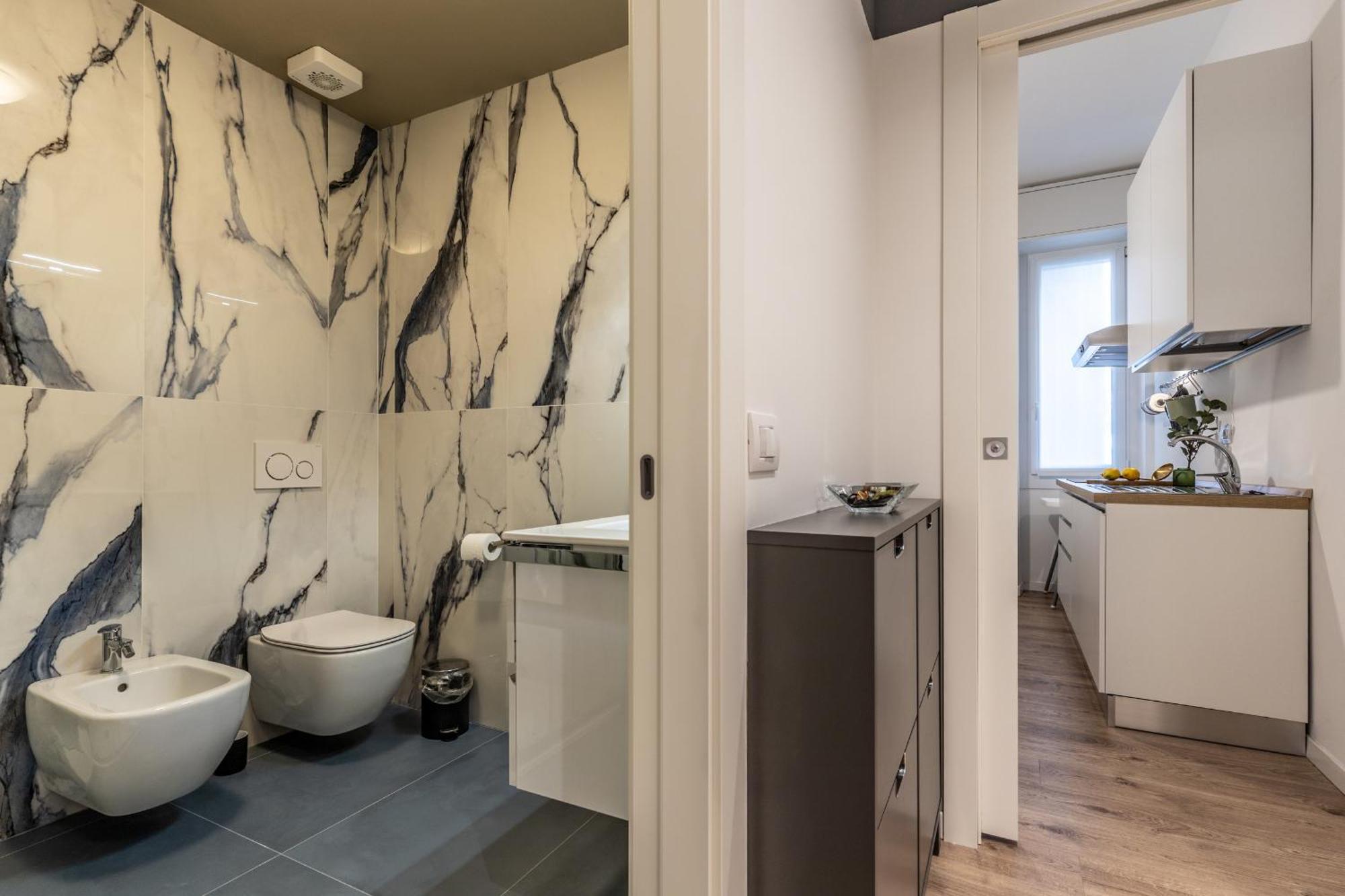 Stayeasy Quadronno33 - 3 Bedrooms, 2 Baths - Duomo Walking Distance *