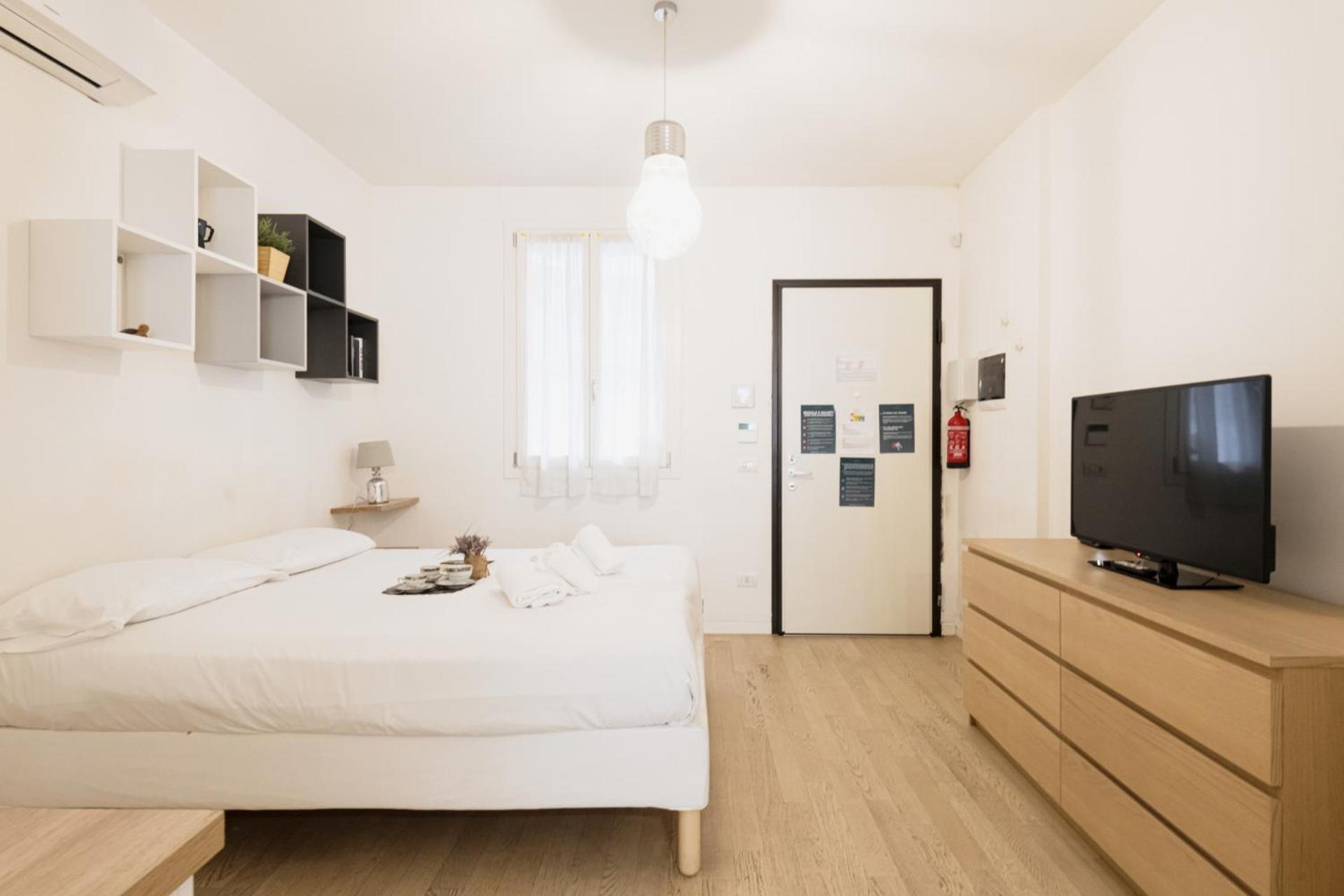 Easylife - Luminoso Sui Navigli * Mailand
