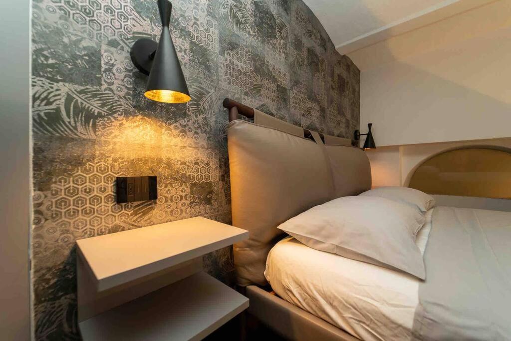Apartamento Prestigioso Loft In San Babila A 5 Min. Dal Duomo Milão