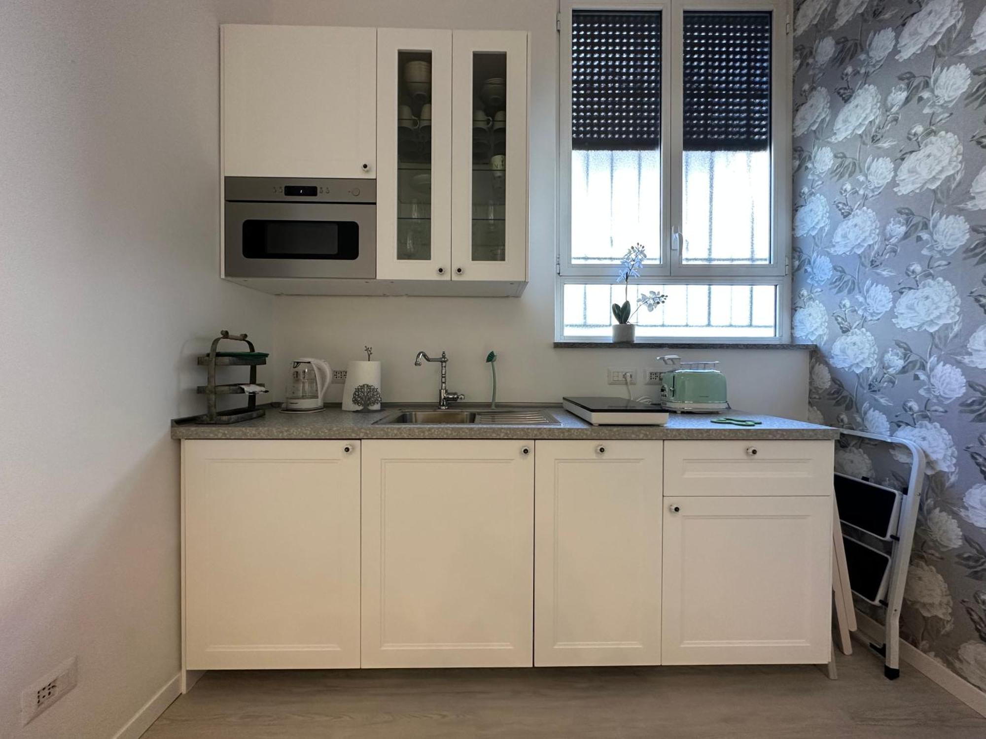 Apartment Flowers, A Cozy In Mailand