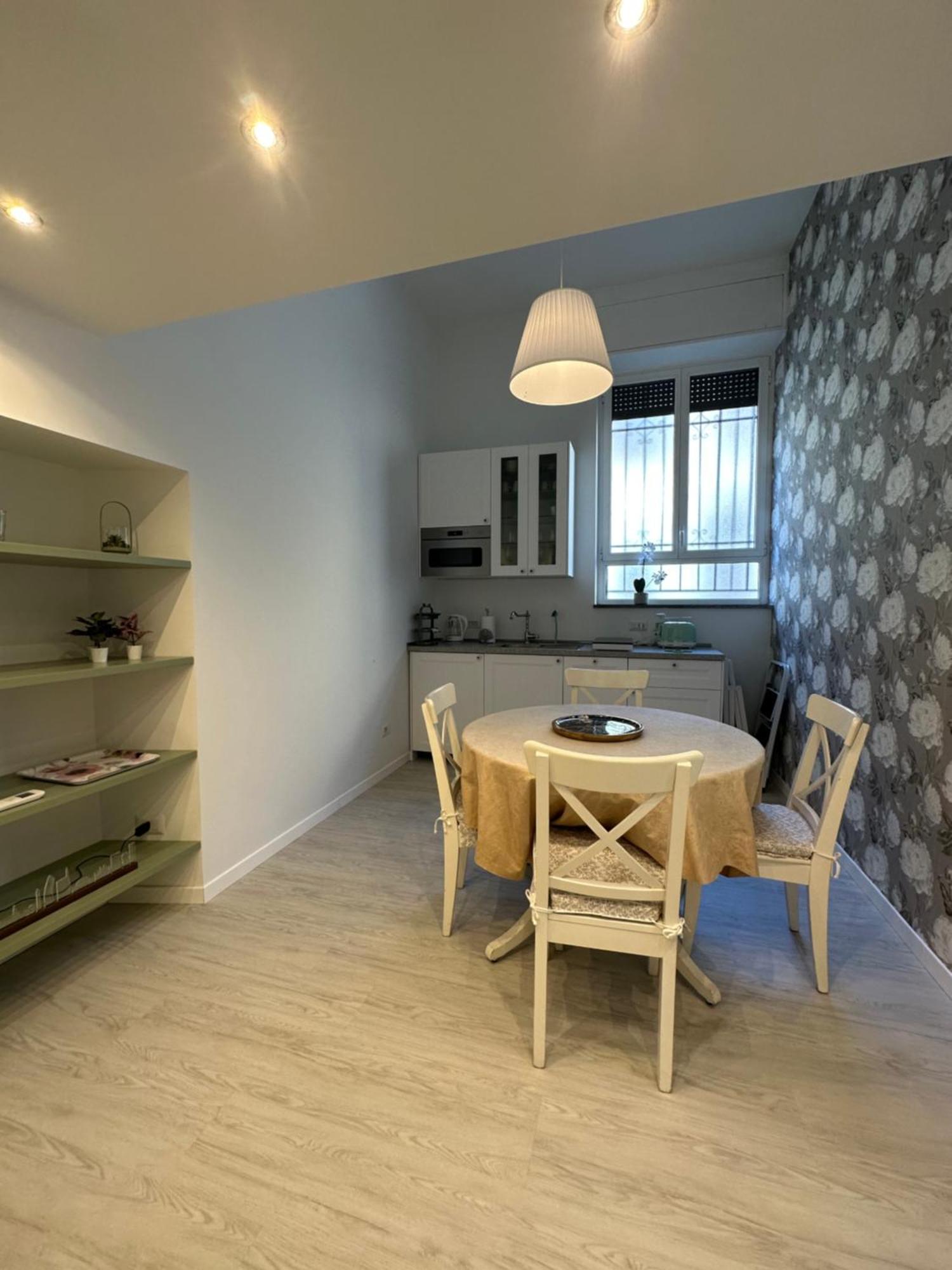 Flowers, A Cozy In Apartment