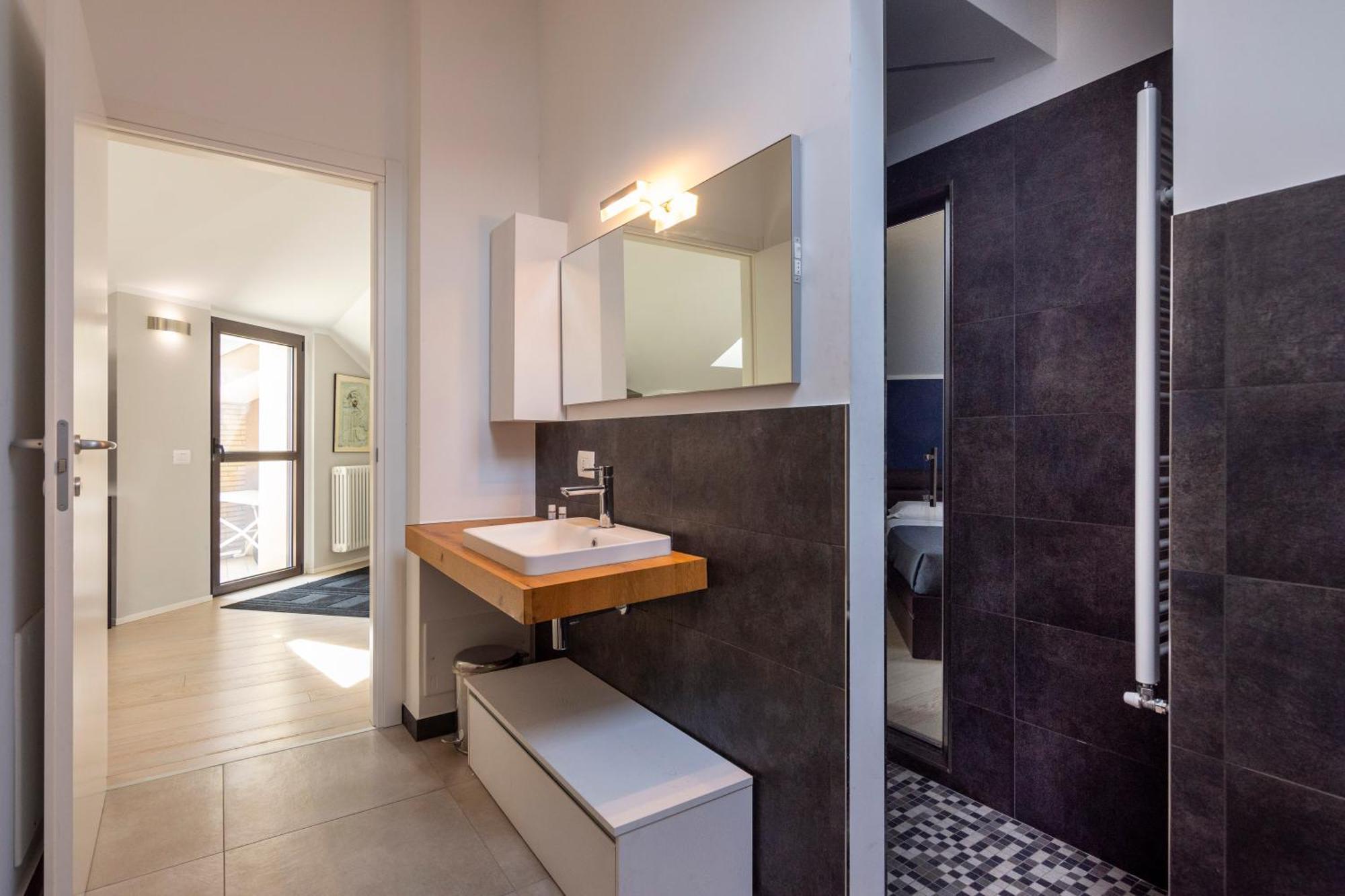 Wolvesdensuite Con Terrazzi E Garage Gratuito Apartamento Milão