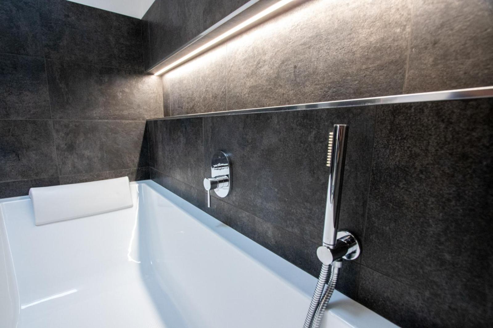 Wolvesdensuite Con Terrazzi E Garage Gratuito Apartamento Milão