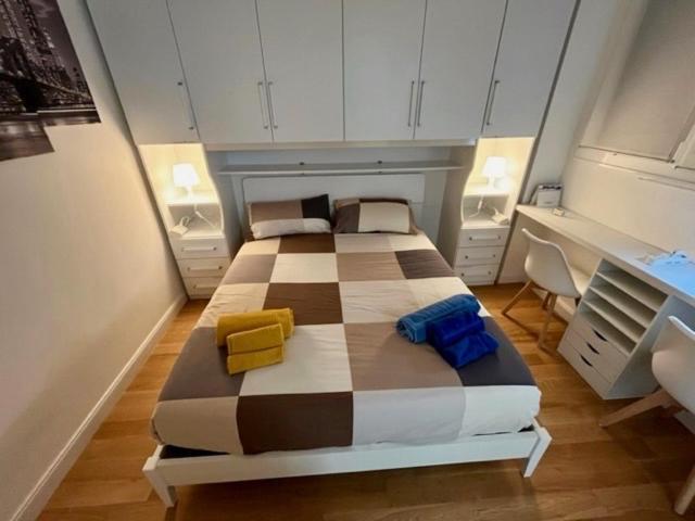 Apartment The Small White House In *