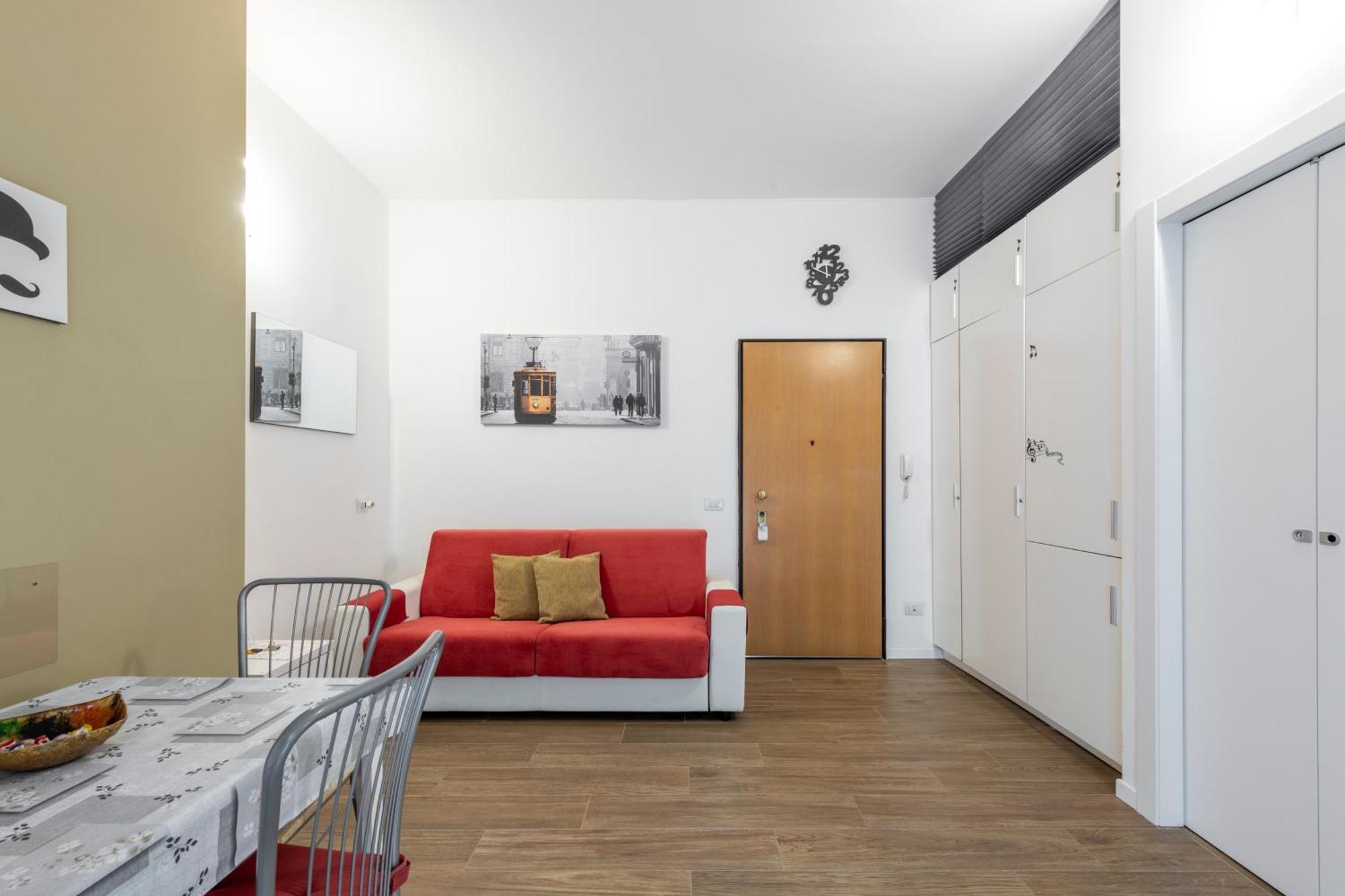 Lucky Flat, Un Momento Di Relax. Milan