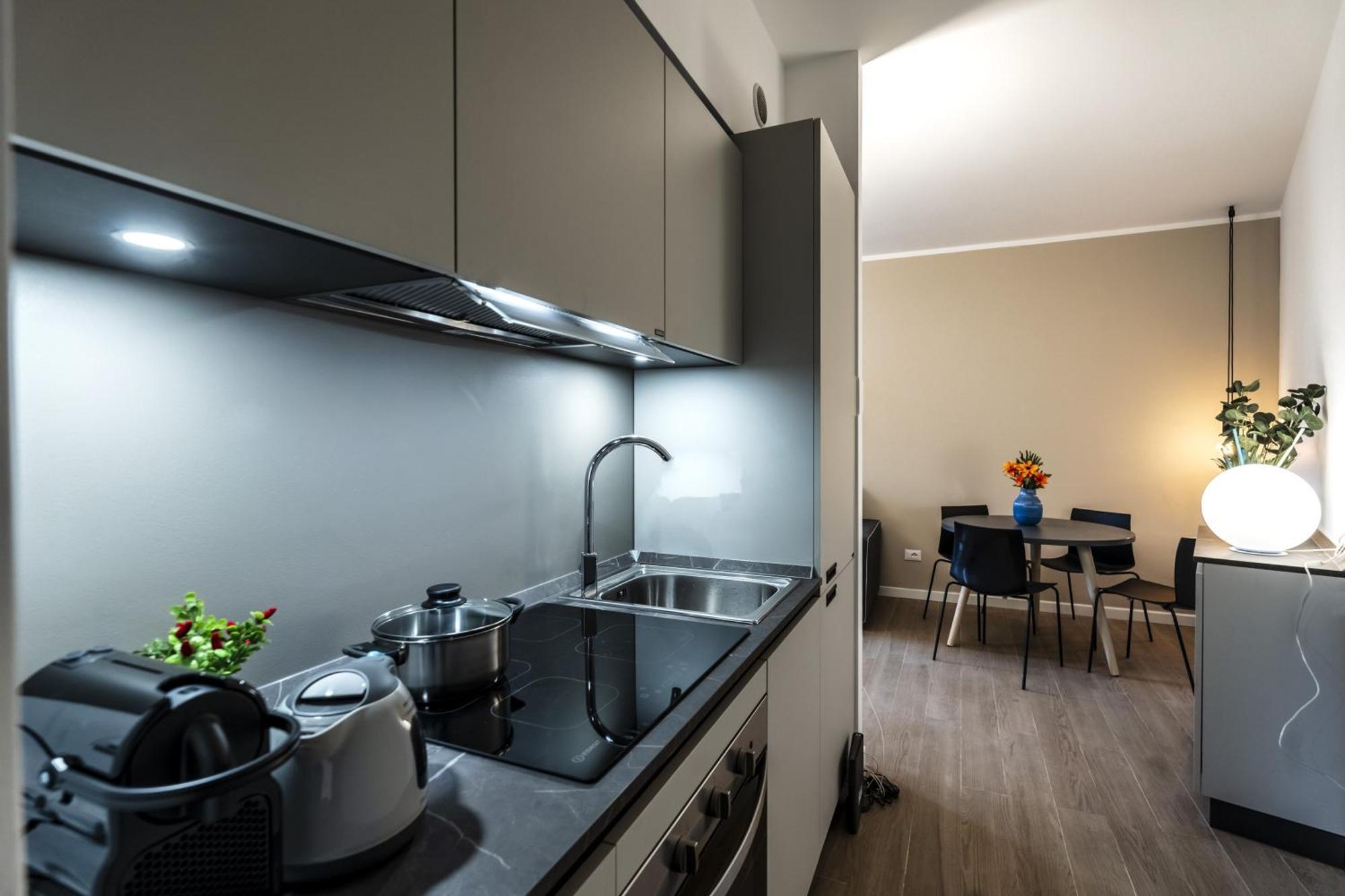 Free Parking - Duomo Centro Modern - Private Gym - Metro Apartment Milan