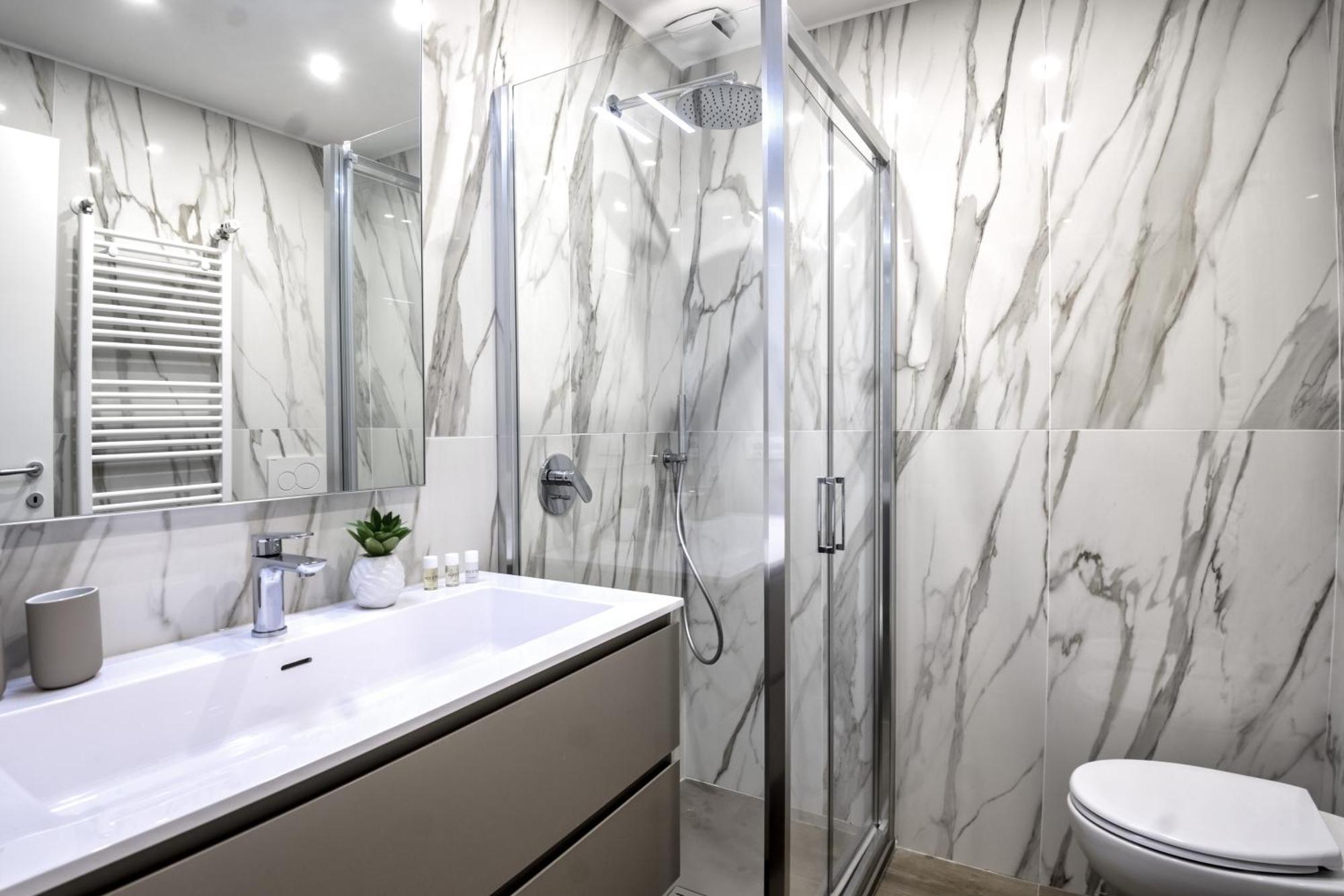 Free Parking - Duomo Centro Modern - Private Gym - Metro Apartment *