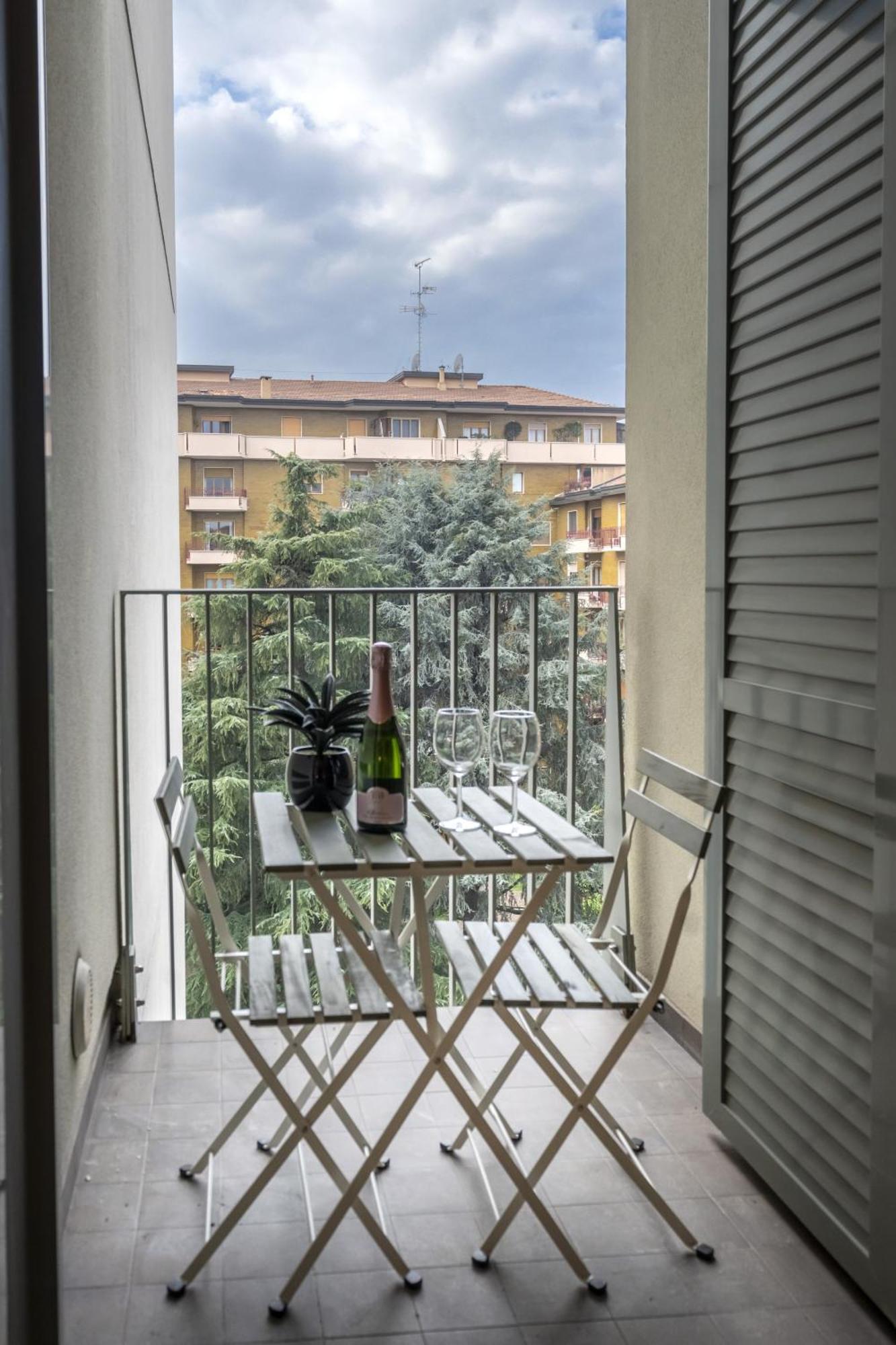 Apartment Free Parking - Duomo Centro Modern - Private Gym - Metro Milan