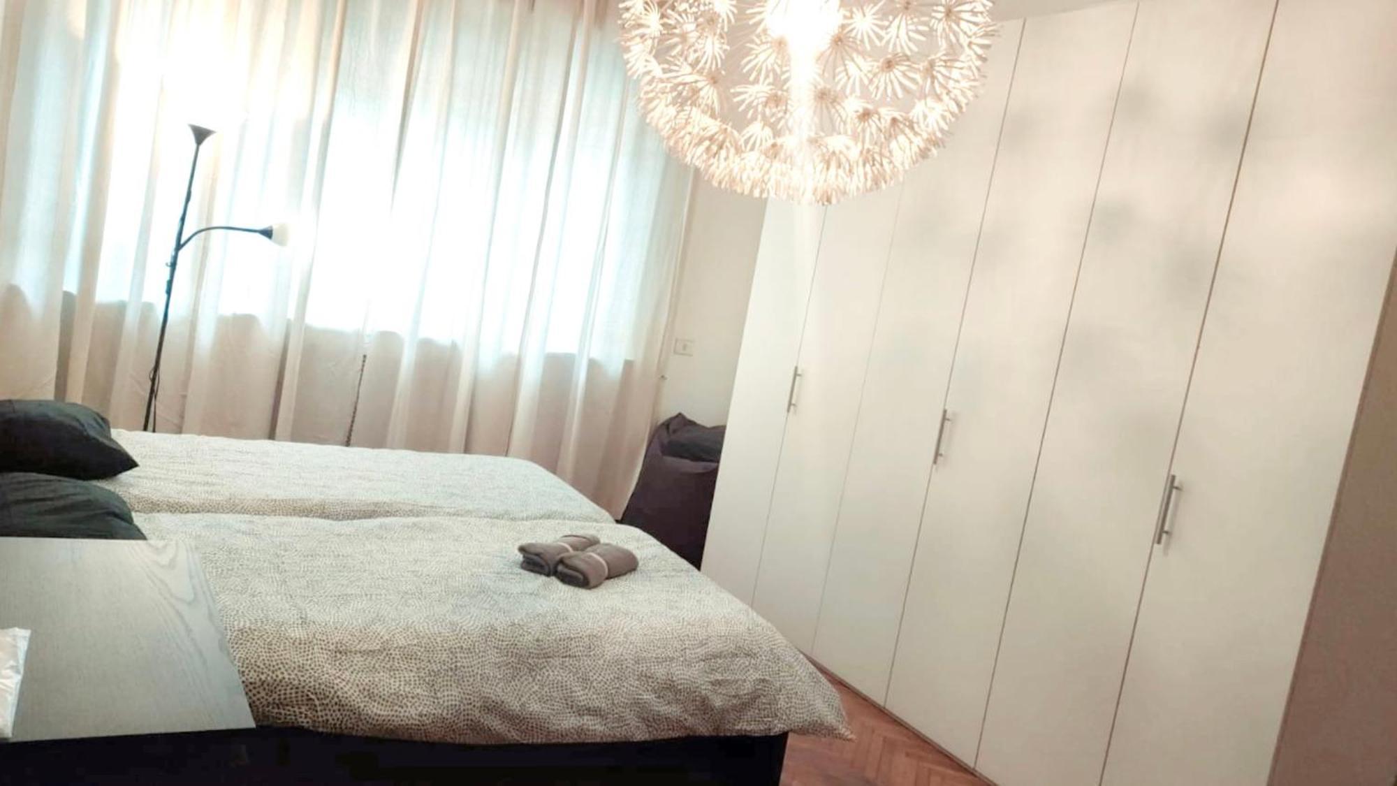 3 Minutes On Foot From Duomo! Big Apartament With 3 Bedrooms And Balcony Apartment Mailand