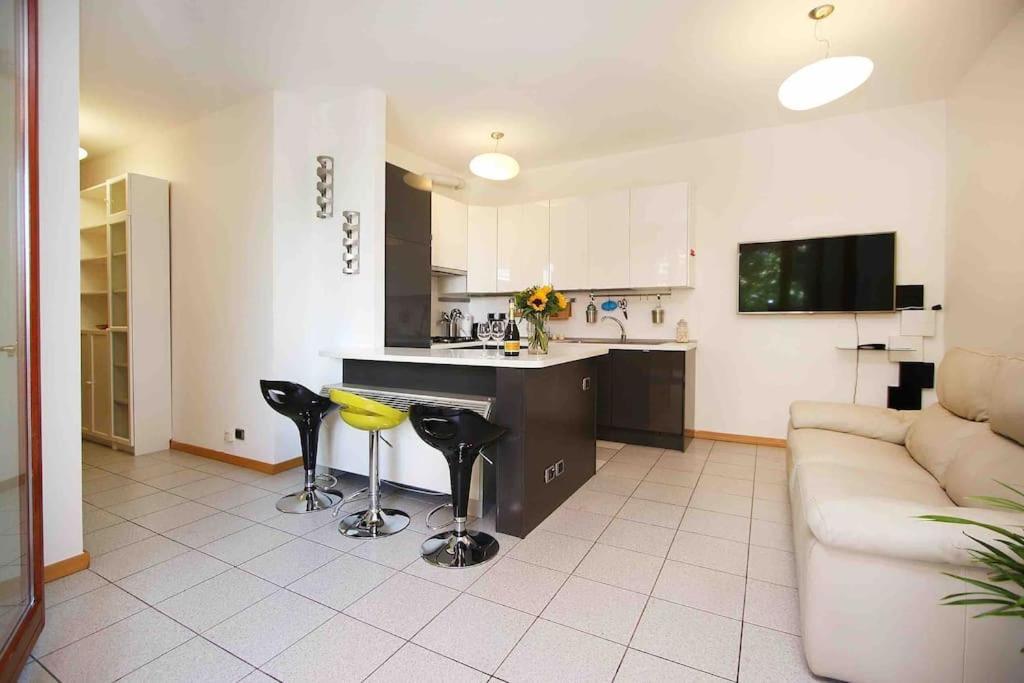 Bellissimo Bilocale Con Terrazzo * Milão
