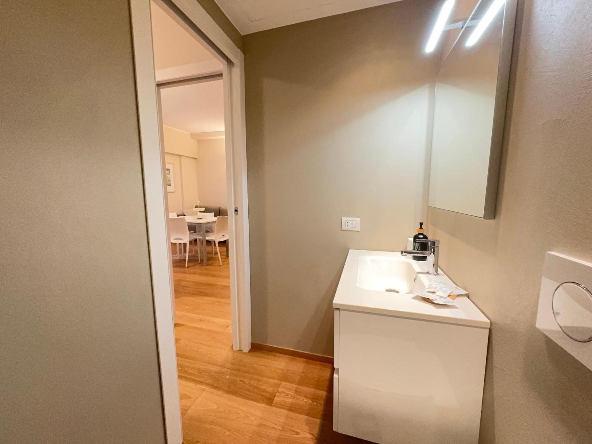 Apartment Citylife, Sempione, Close To Metro M5 Milan