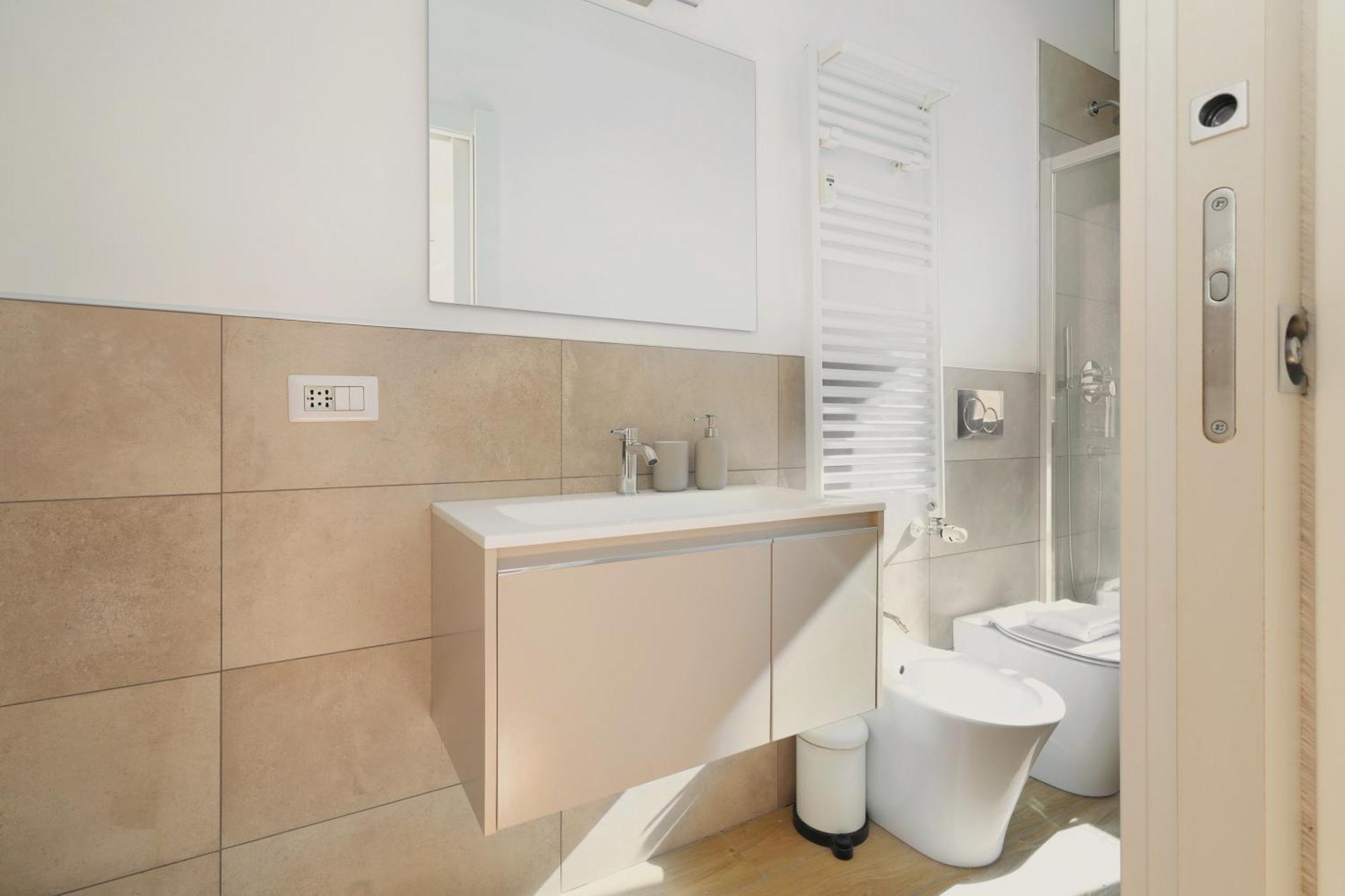 Just Urban - Bright And Functional - Corso Genova Apartment