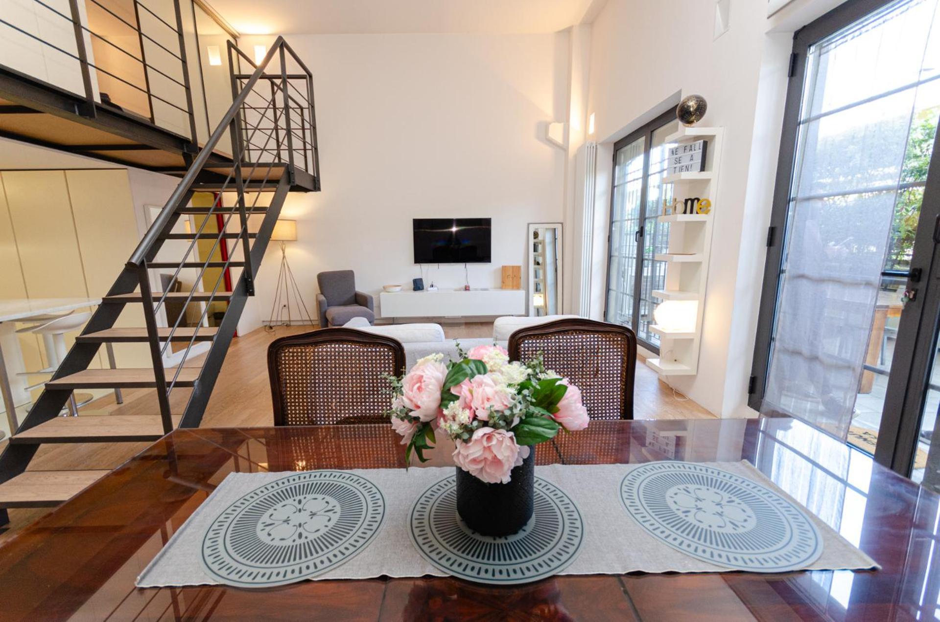 Apartamento Vivimihome Loft Su Due Livelli Con Terrazzo Milão