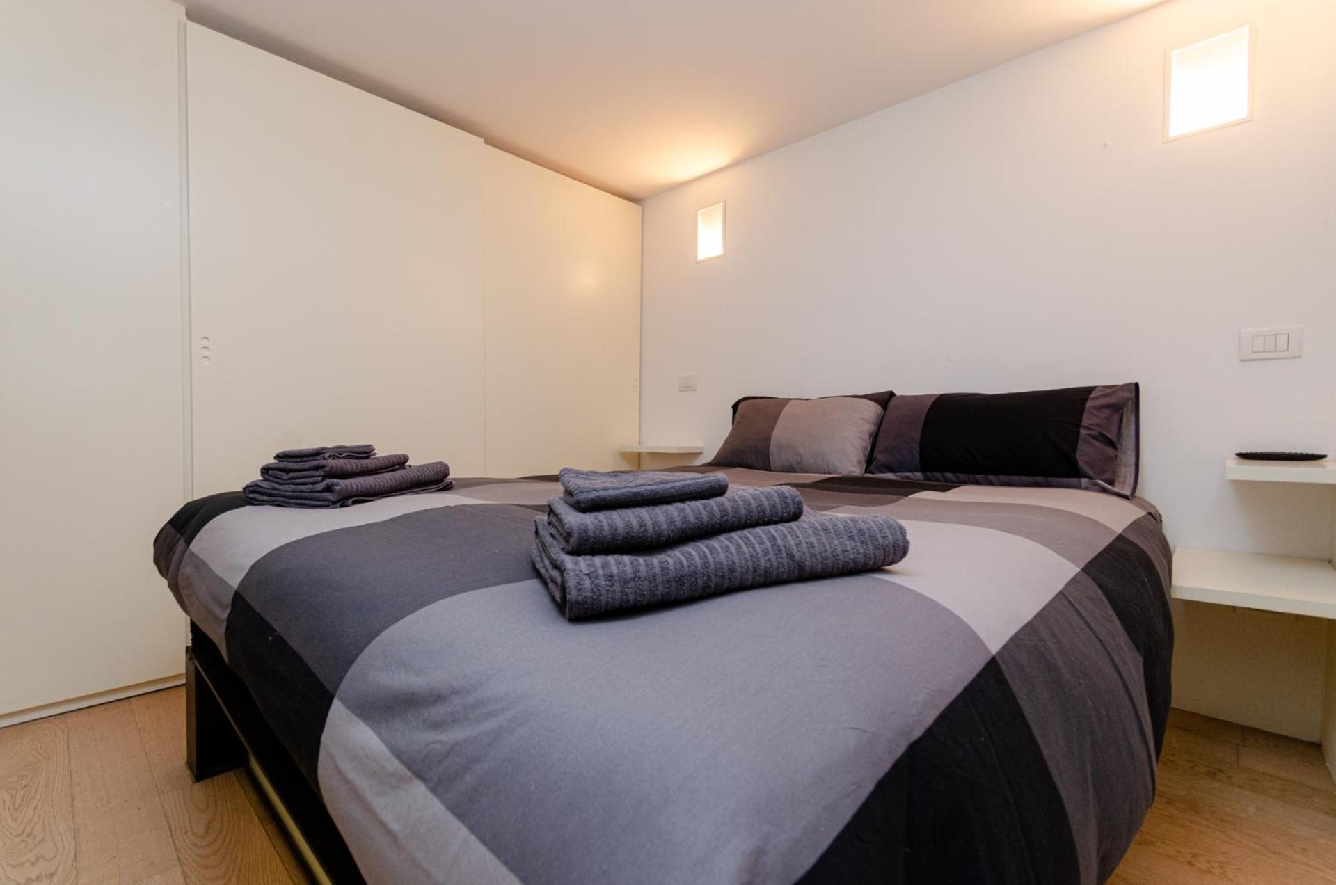 Vivimihome Loft Su Due Livelli Con Terrazzo Milão