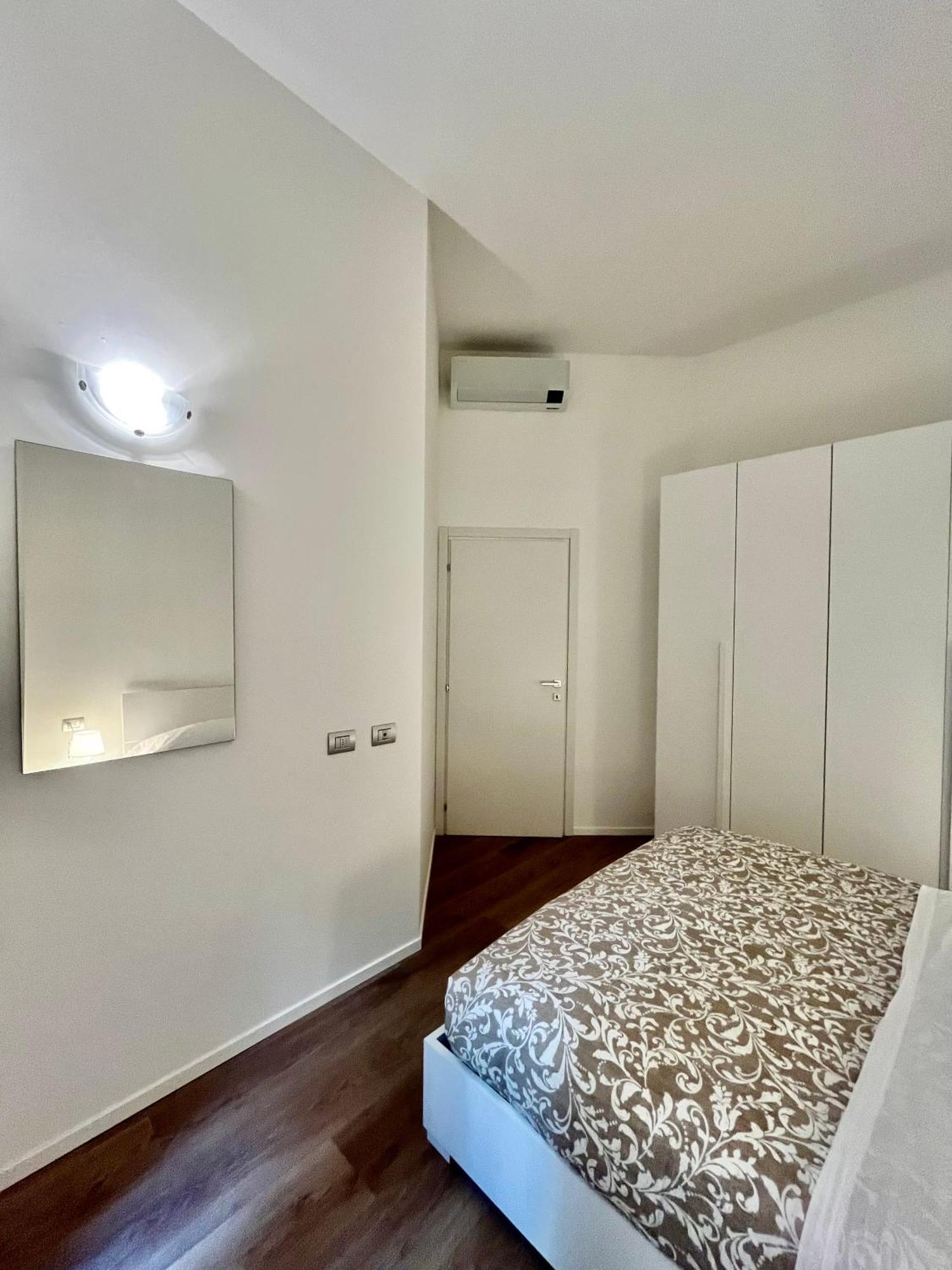 Side Apartment