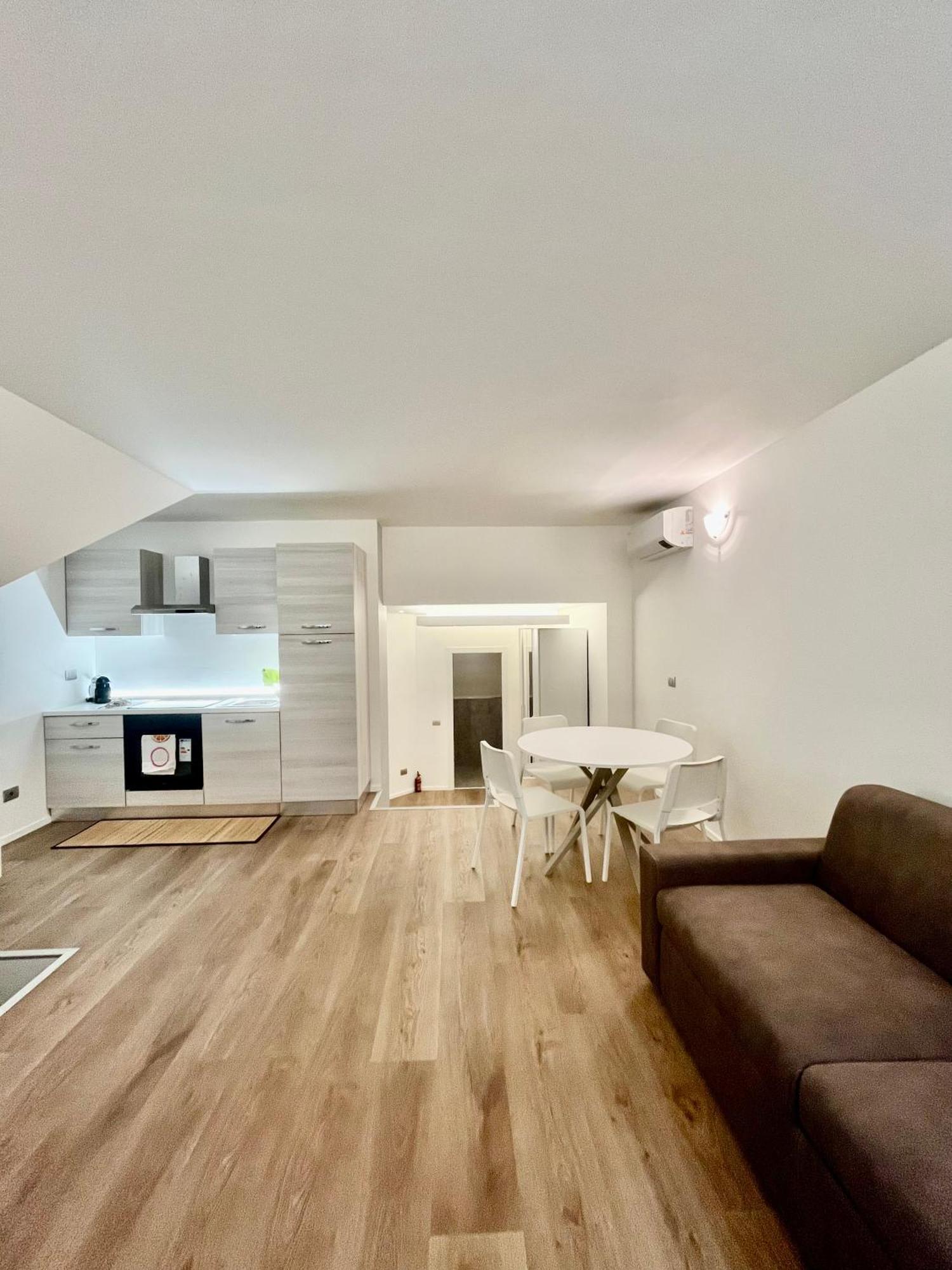 Side Apartment