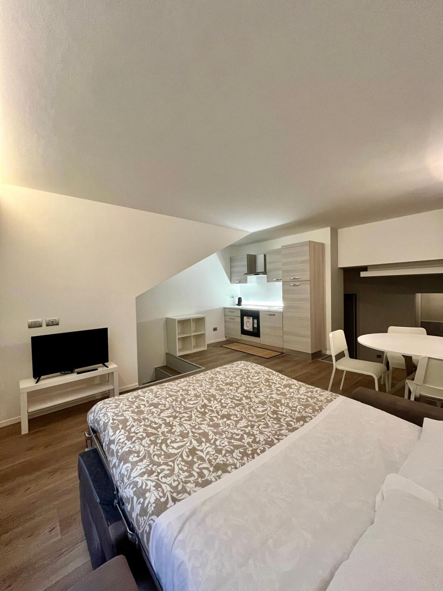Side Apartment