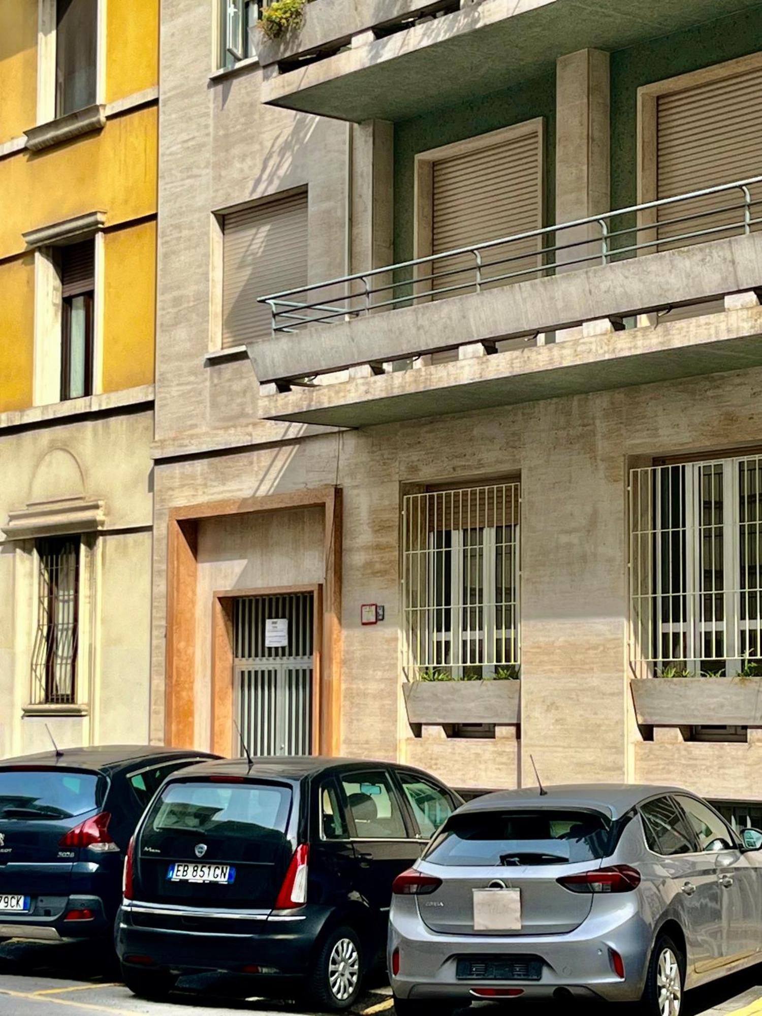 Apartment Side *