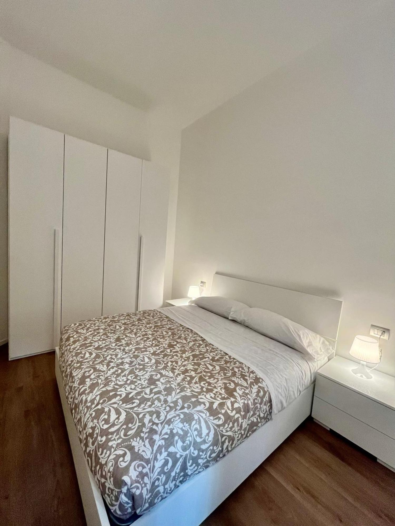 Side Apartment