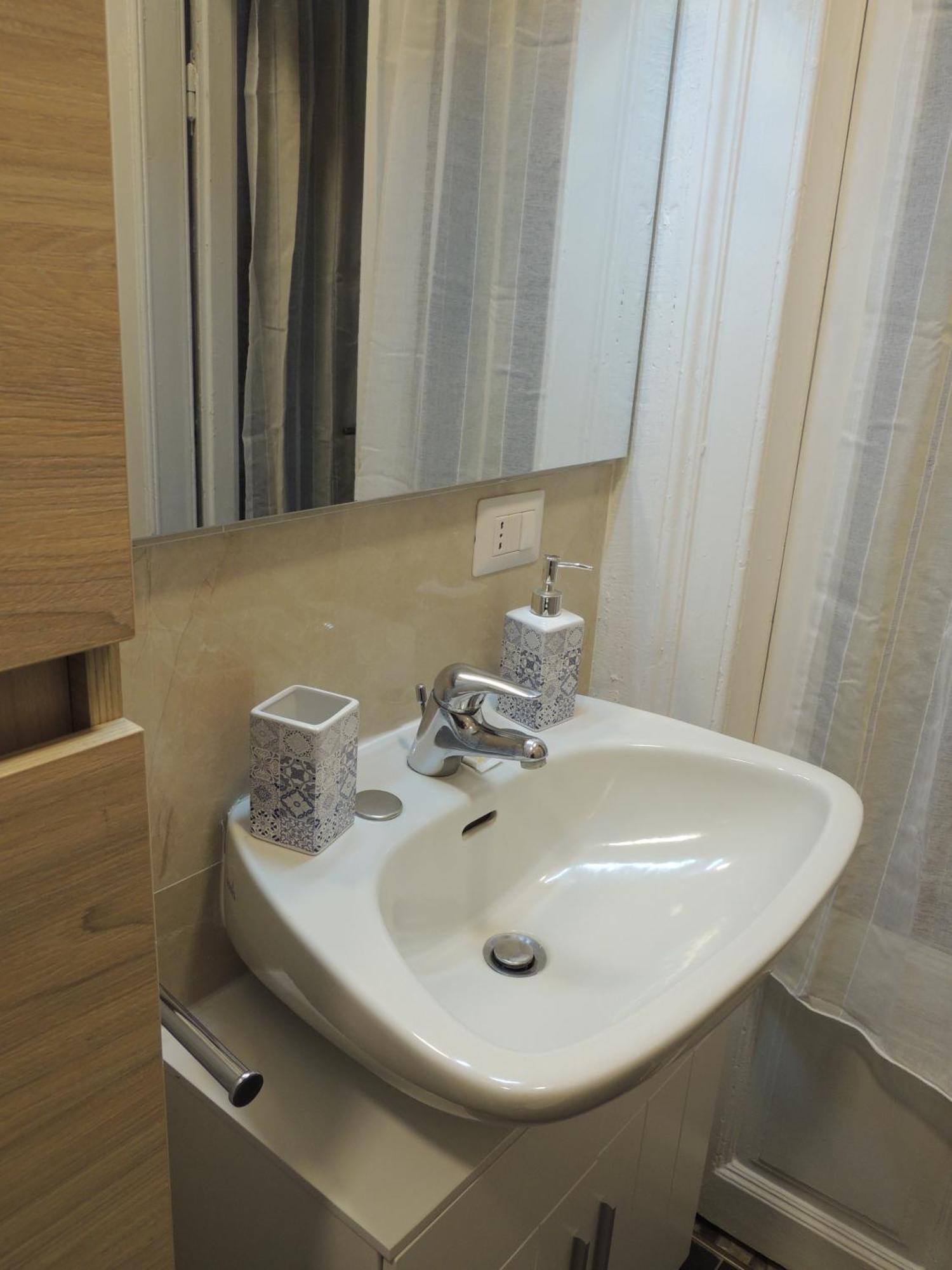 Nolo 4 11 Beds Apartment