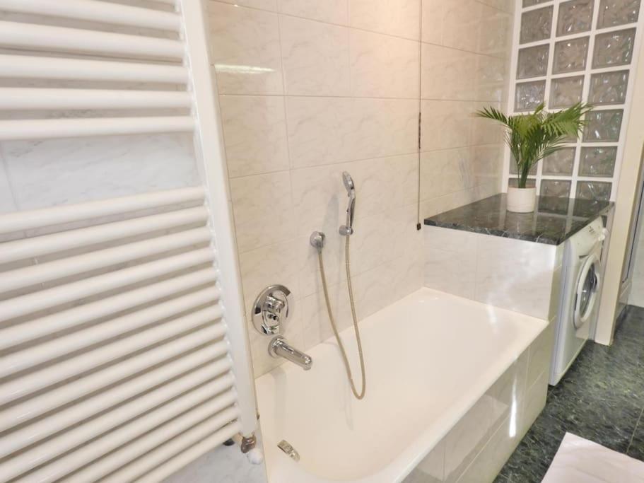 Welcome House Center Apartment *
