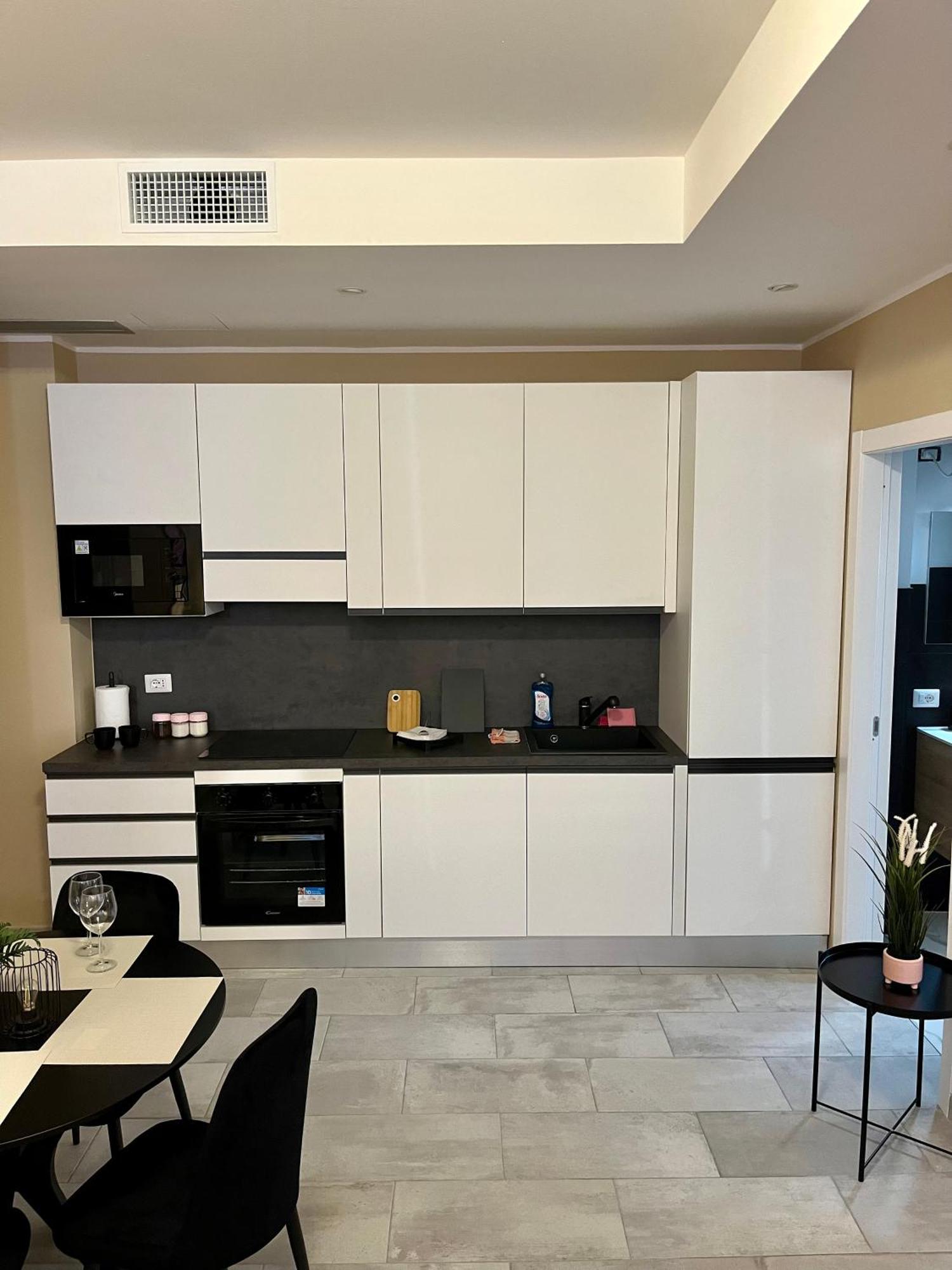 Dimora Chic - A 5 Fermate Dal Duomo Holiday home *
