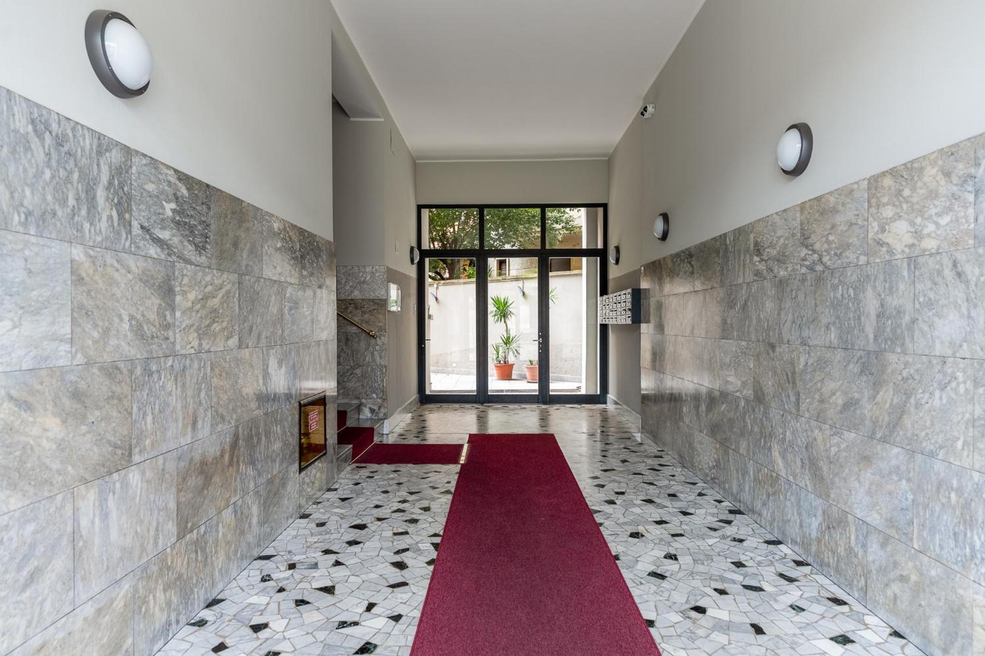 2 Bedroom Gem Next To Central Station With Ac Apartment