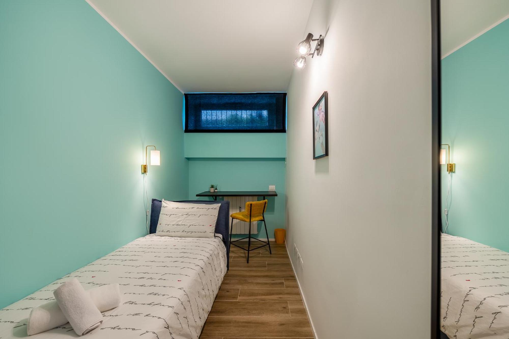 2 Bedroom Gem Next To Central Station With Ac Apartment