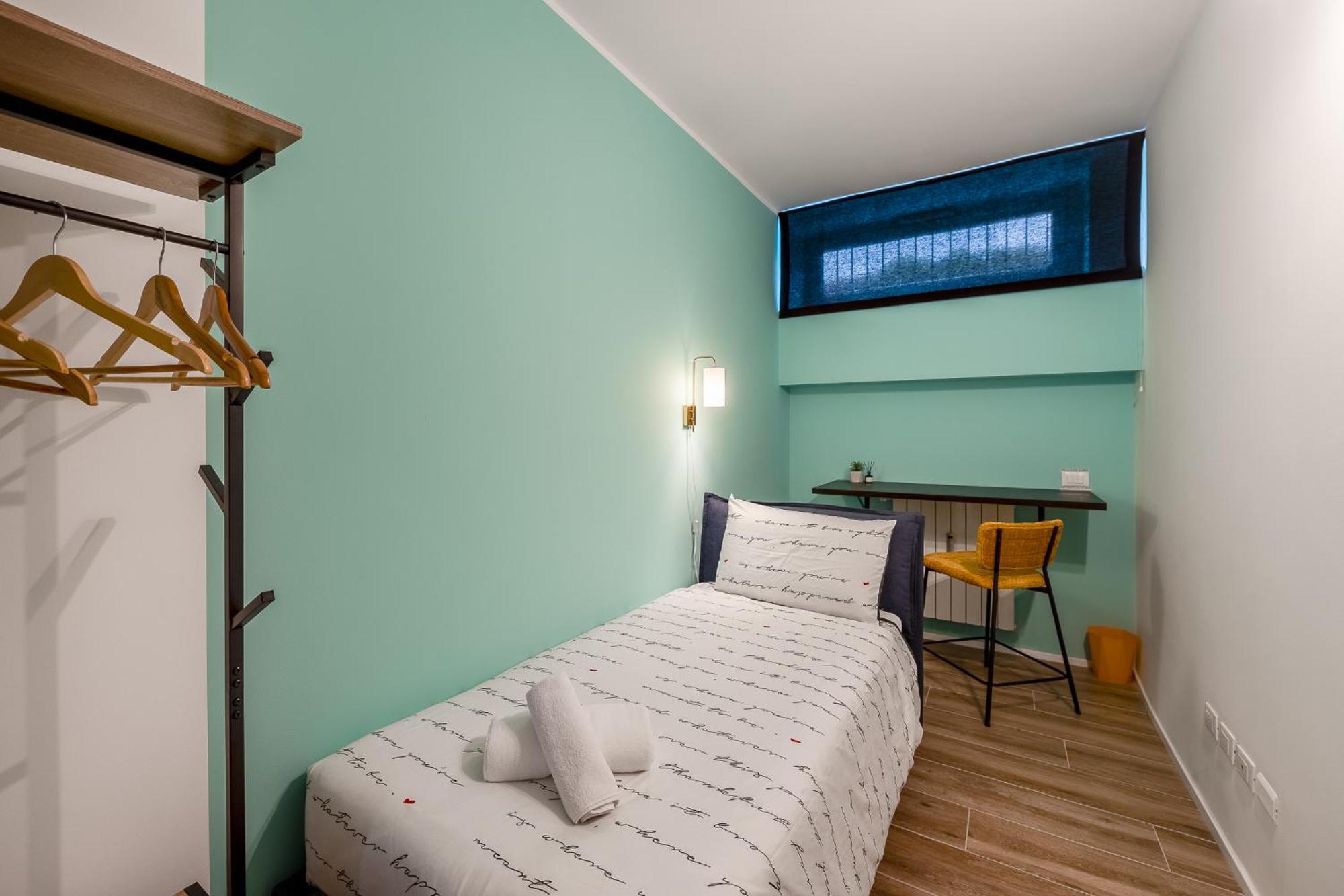 2 Bedroom Gem Next To Central Station With Ac Apartment *