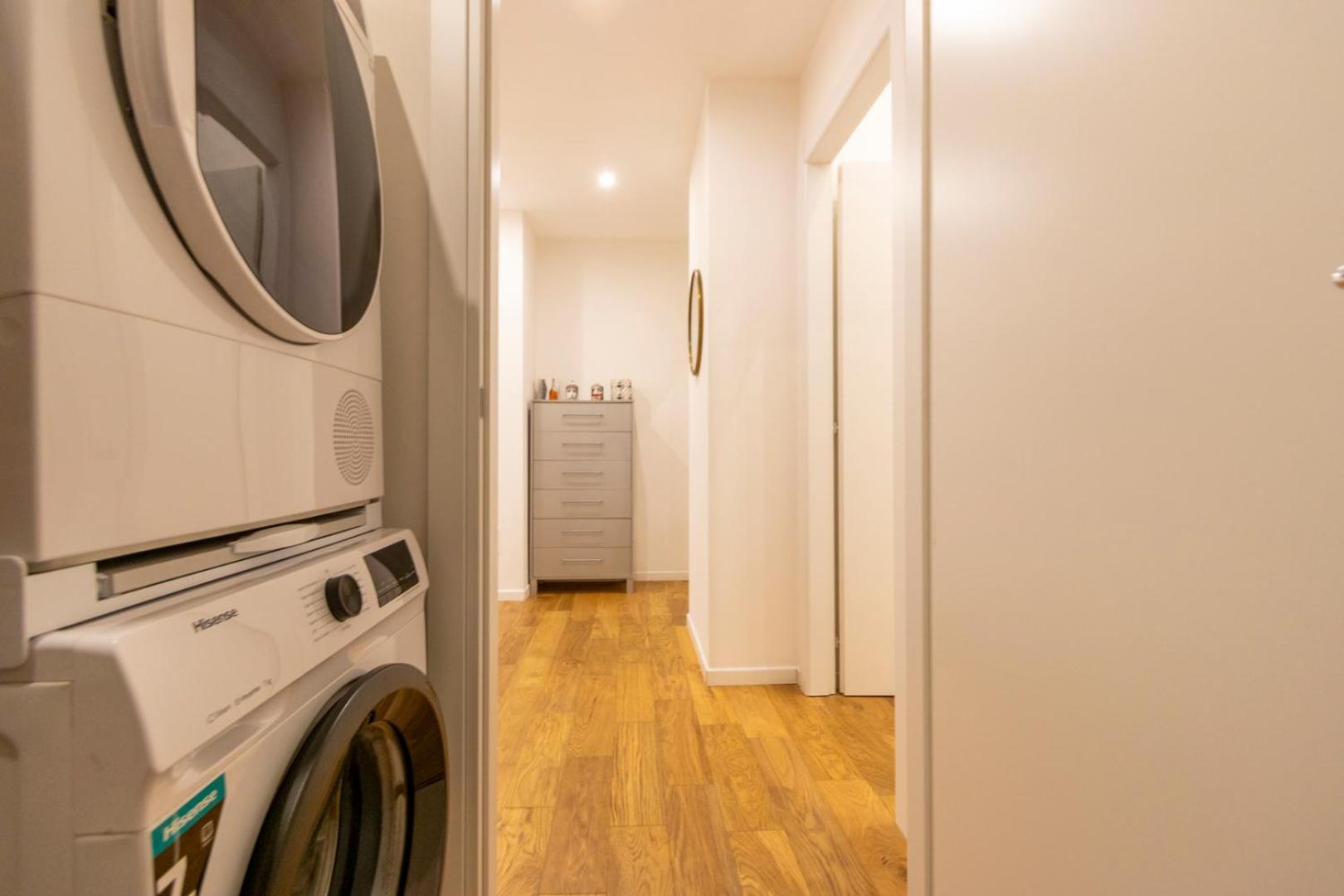 Loft Luxury Design- With 2 Bedrooms -wifi Ultra-5min Metro *