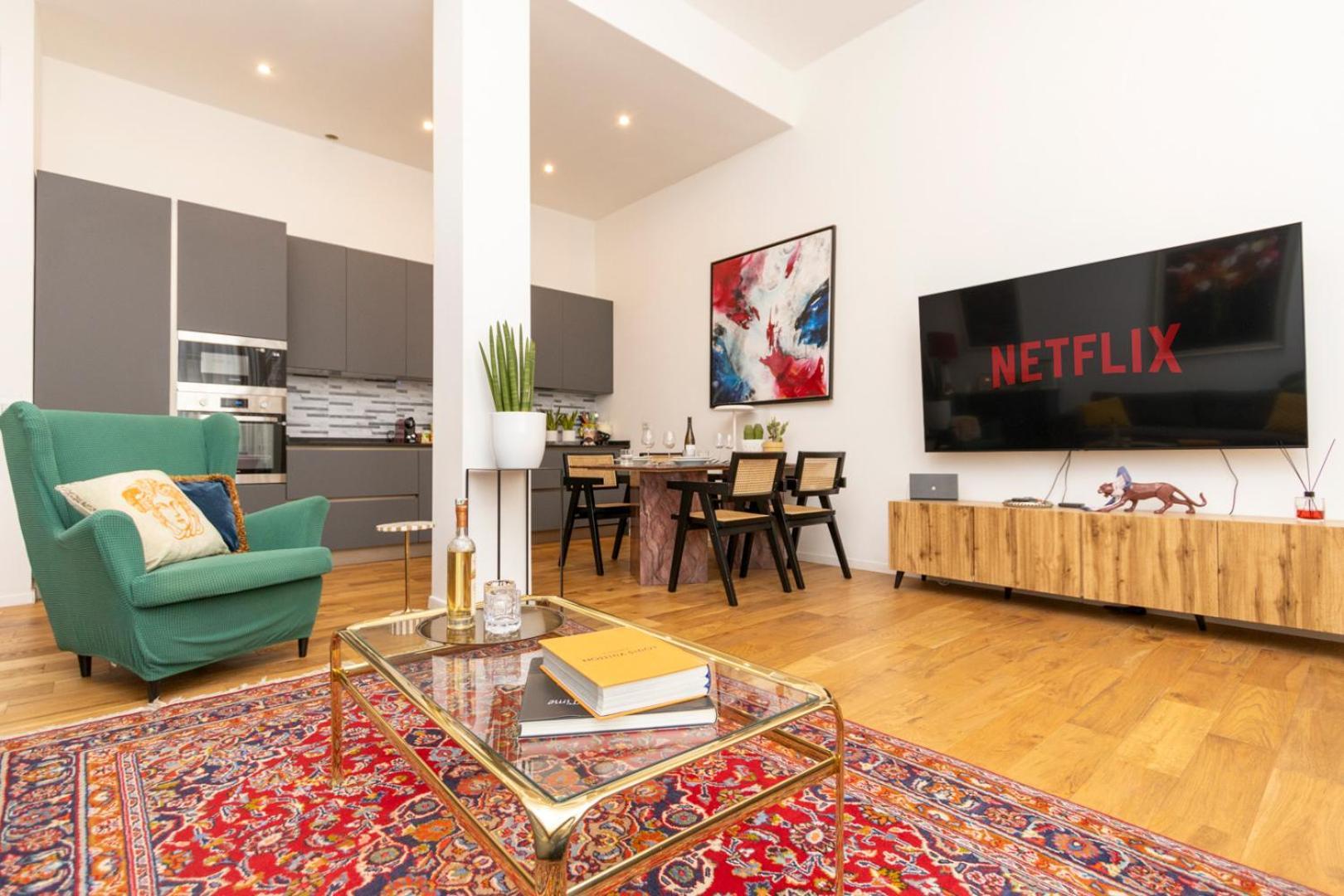 Loft Luxury Design- With 2 Bedrooms -wifi Ultra-5min Metro *