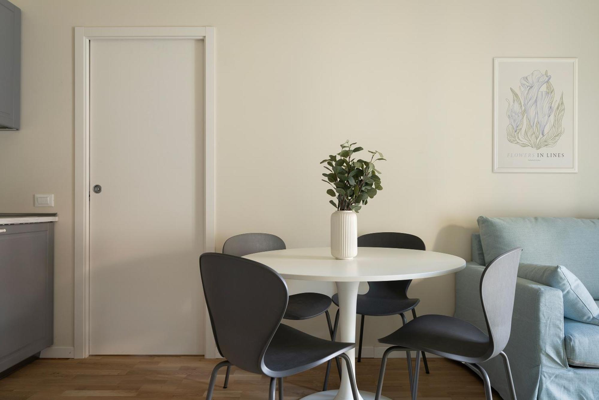 Apartment Santa Tecla Living Montenero 66 Mailand