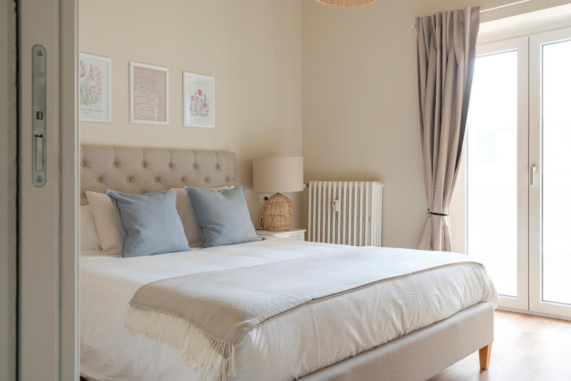 Apartment Santa Tecla Living Montenero 66 Mailand