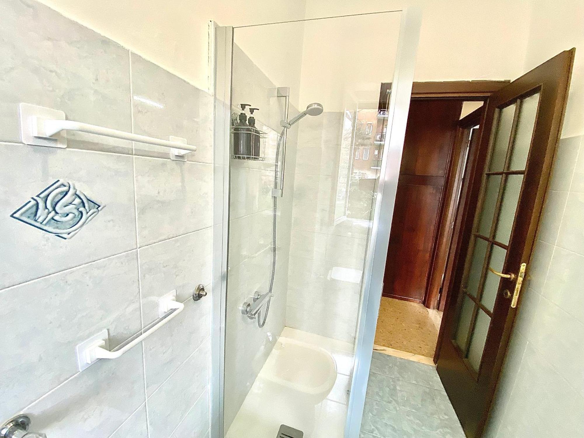 Apartamento Famagosta Home, Navigli Style, Accanto A Metropolitana M2 Verde, Confortevole E Spazioso Per Gruppi O Famiglie