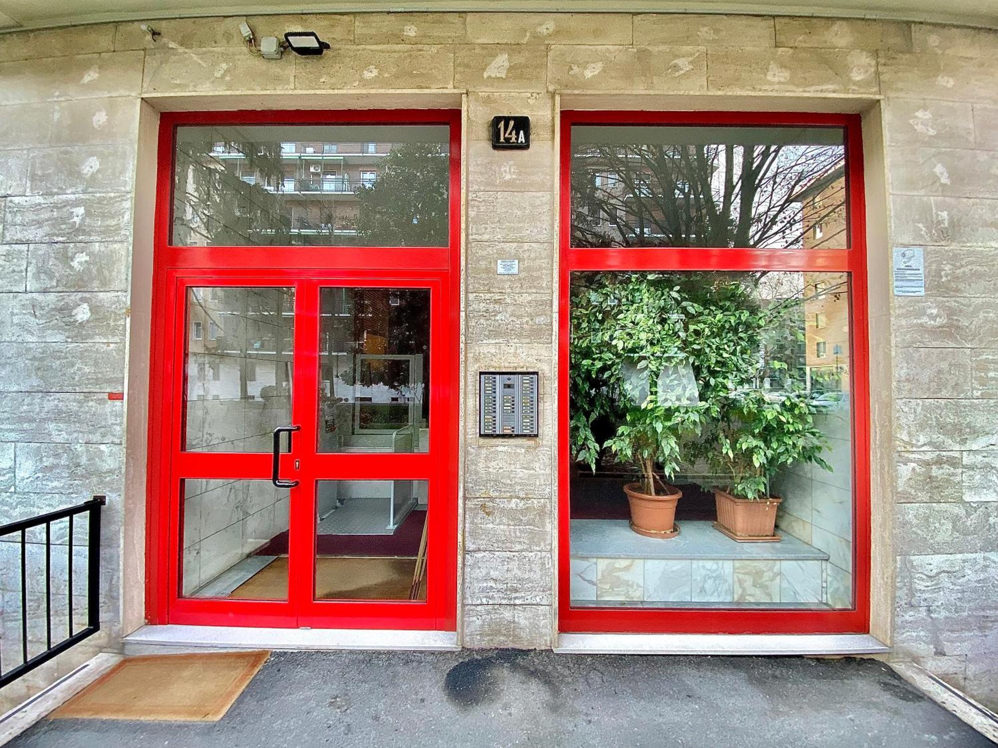 Apartamento Famagosta Home, Navigli Style, Accanto A Metropolitana M2 Verde, Confortevole E Spazioso Per Gruppi O Famiglie Milão