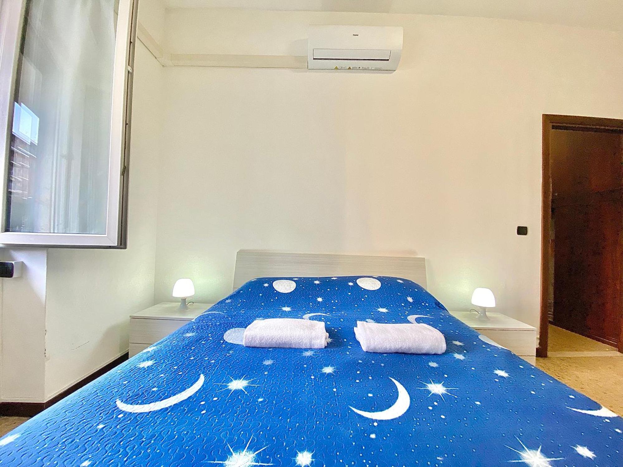 Famagosta Home, Navigli Style, Accanto A Metropolitana M2 Verde, Confortevole E Spazioso Per Gruppi O Famiglie Milão