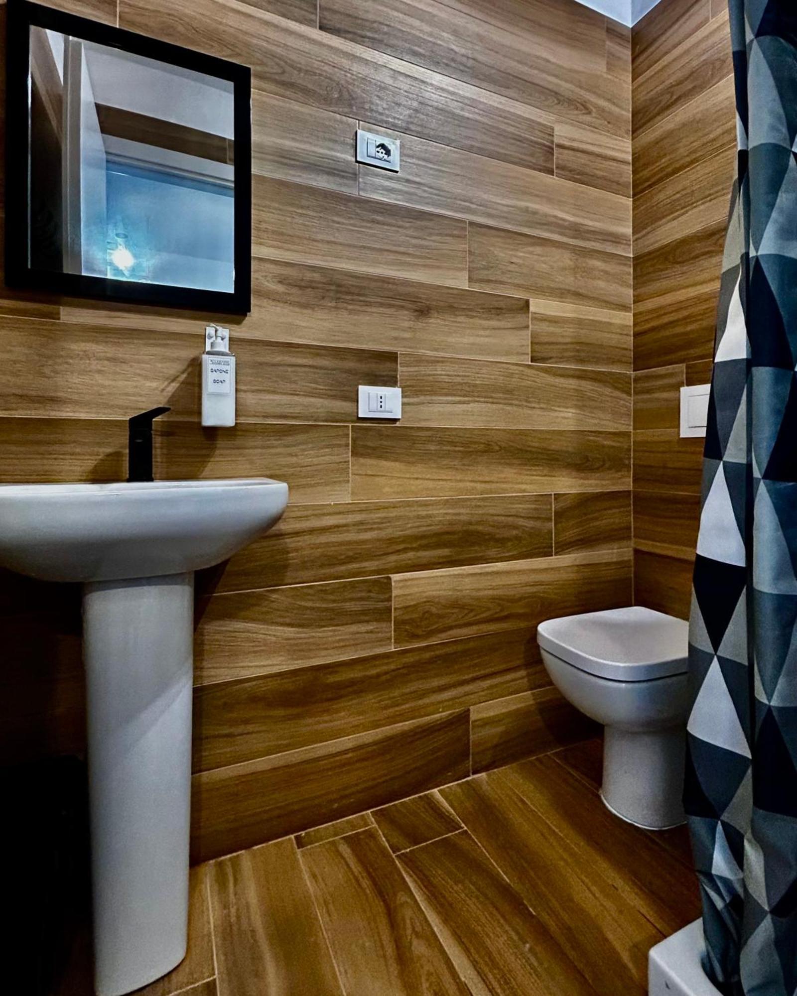 Camera Doppia-Tripla Con Bagno Privato 04 *
