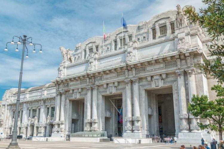 Nuovissimo Ed Elegante Appartamento, 5 Minuti A Piedi Dalla Stazione Apartamento Milão
