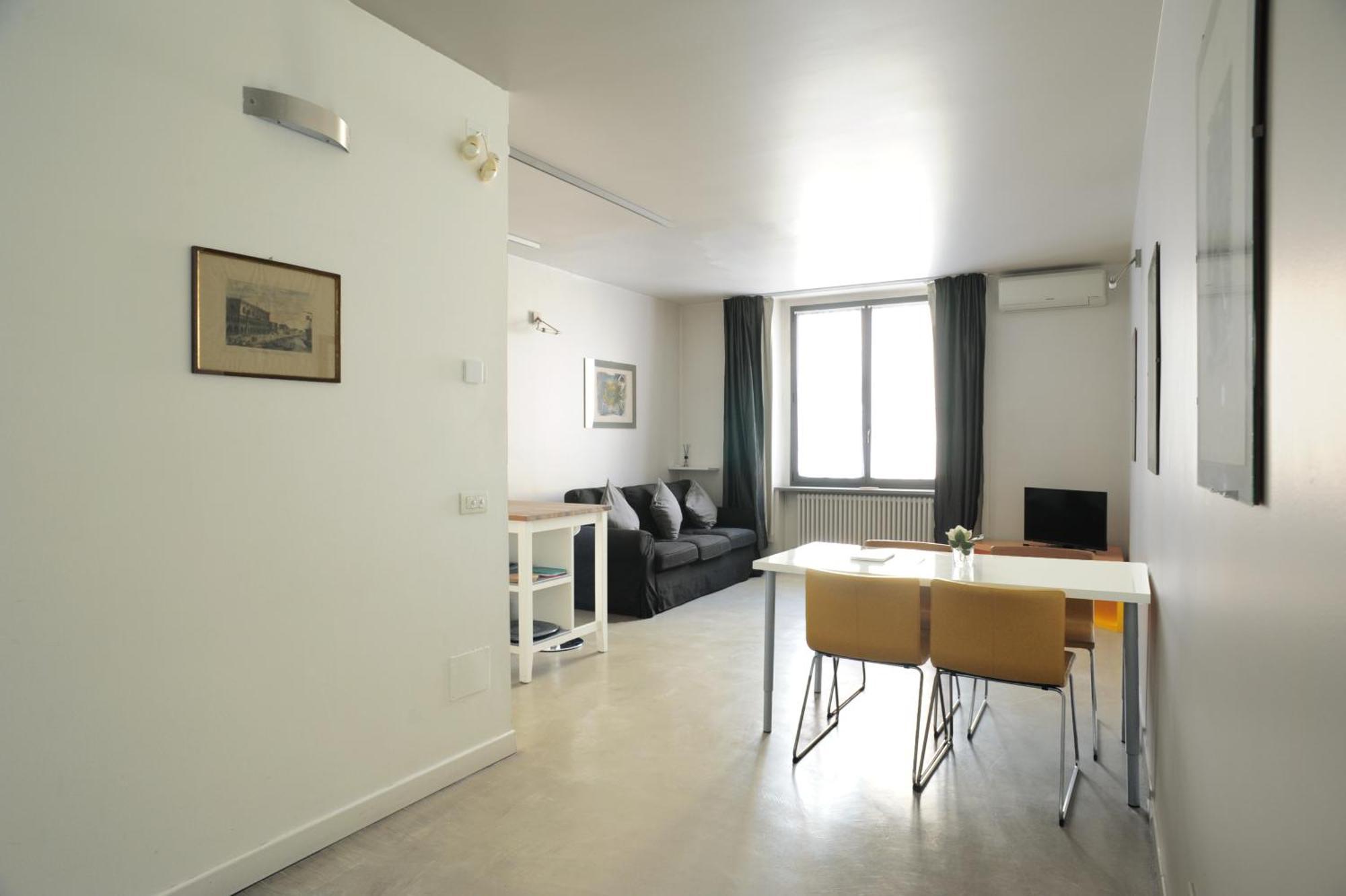 Sant Ambrogio With Private Terrace In Shared Flat * Mailand