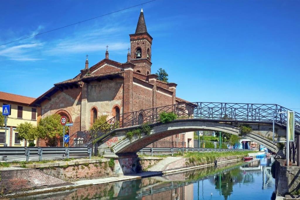 Modern Canal-side Loft With Private Garden Milan